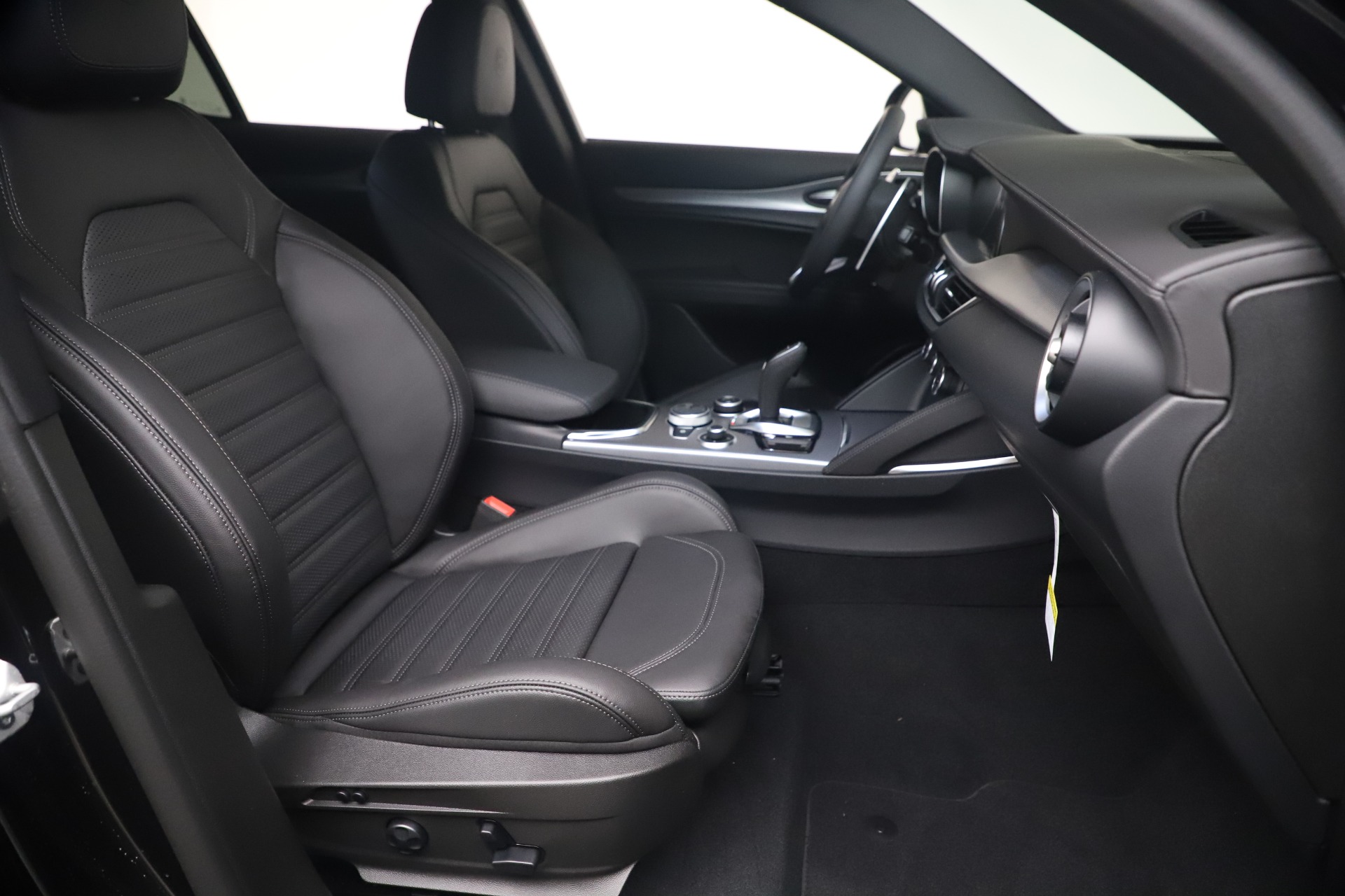 New 2022 Alfa Romeo Stelvio Veloce | St. Petersburg, FL