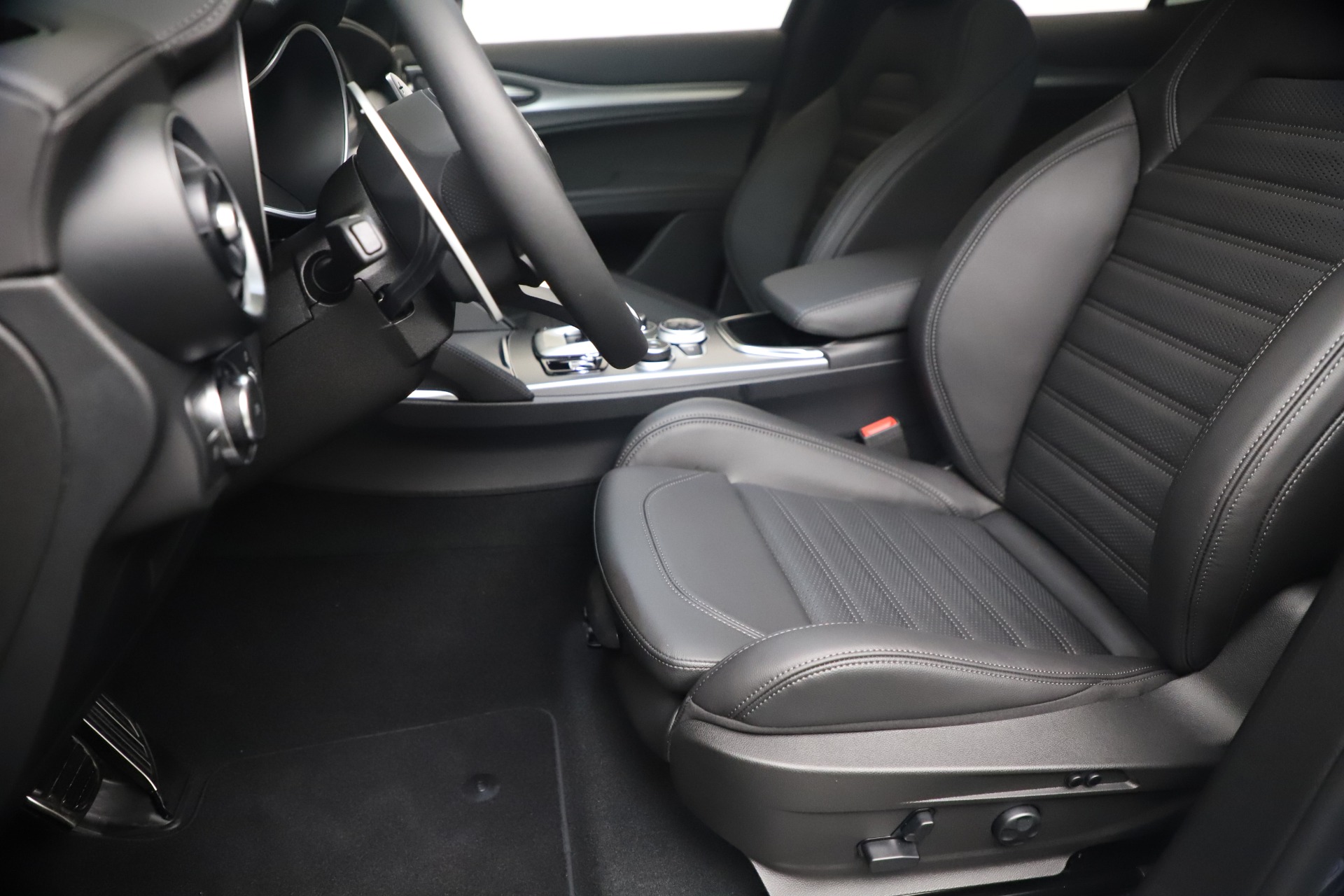 New 2022 Alfa Romeo Stelvio Veloce | St. Petersburg, FL