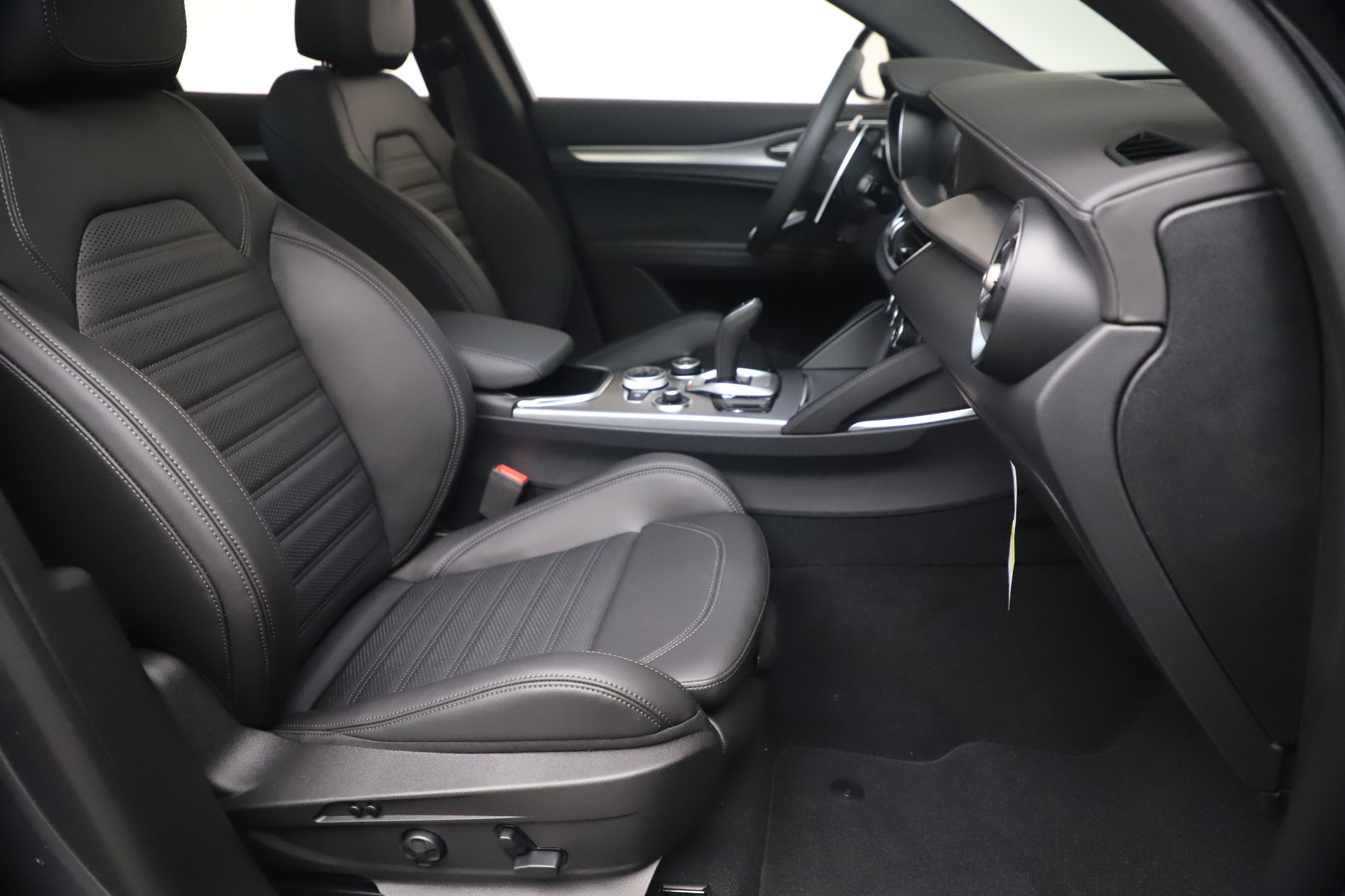 New 2022 Alfa Romeo Stelvio Veloce | St. Petersburg, FL