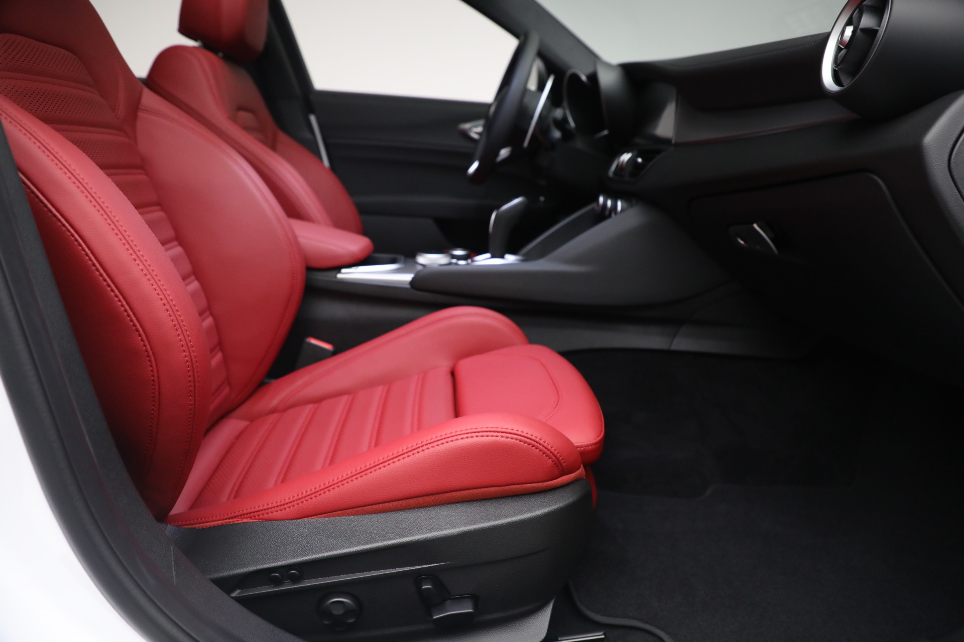New 2022 Alfa Romeo Giulia Veloce | St. Petersburg, FL