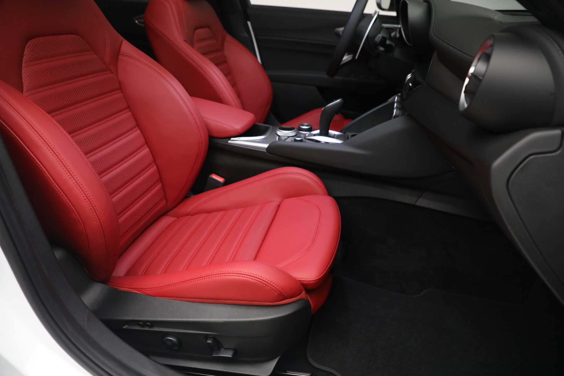 New 2022 Alfa Romeo Giulia Veloce | St. Petersburg, FL