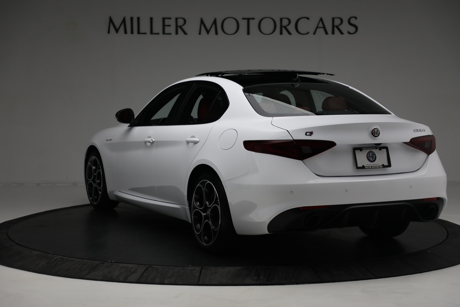New 2022 Alfa Romeo Giulia Veloce | St. Petersburg, FL