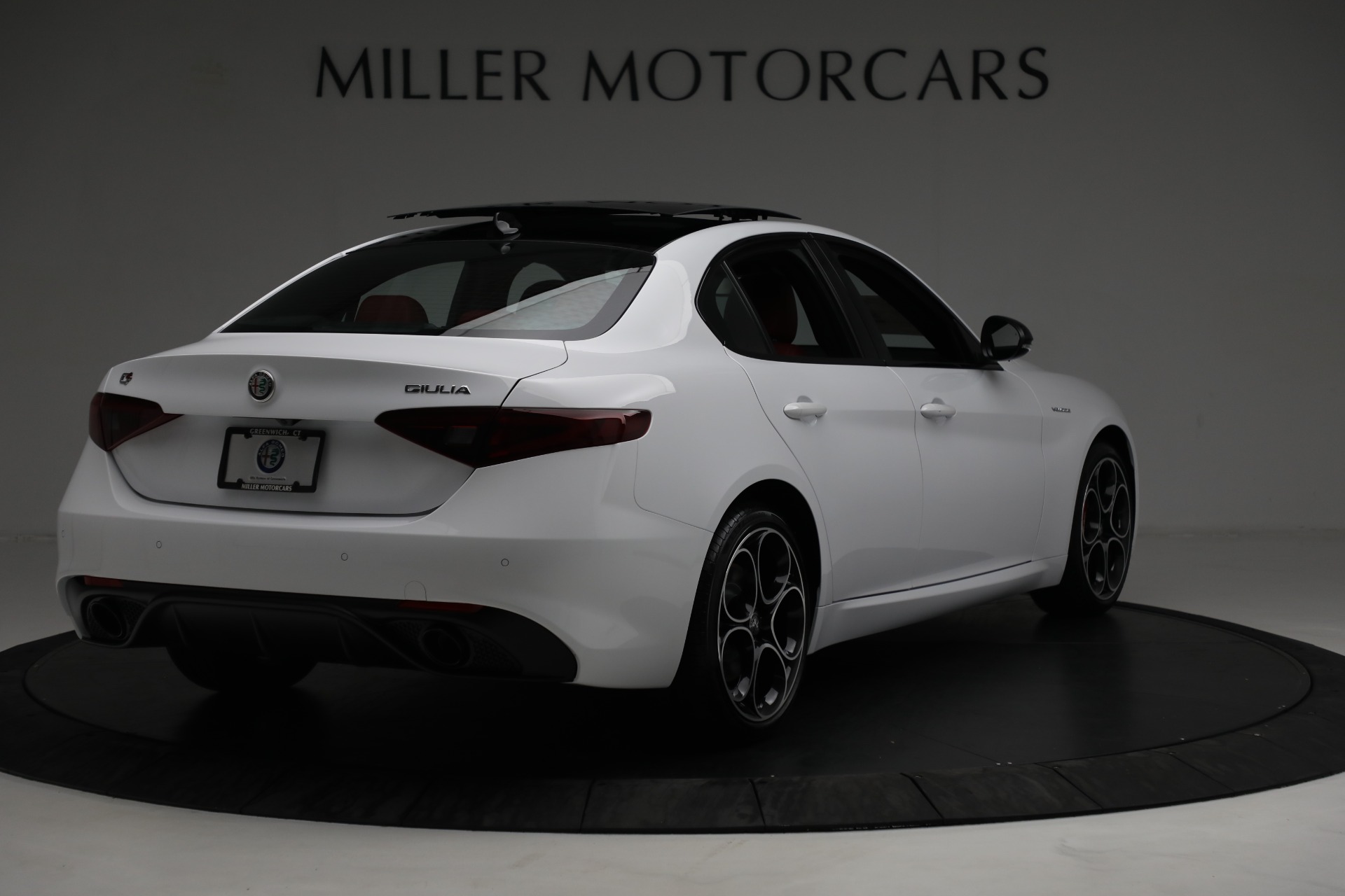 New 2022 Alfa Romeo Giulia Veloce | St. Petersburg, FL