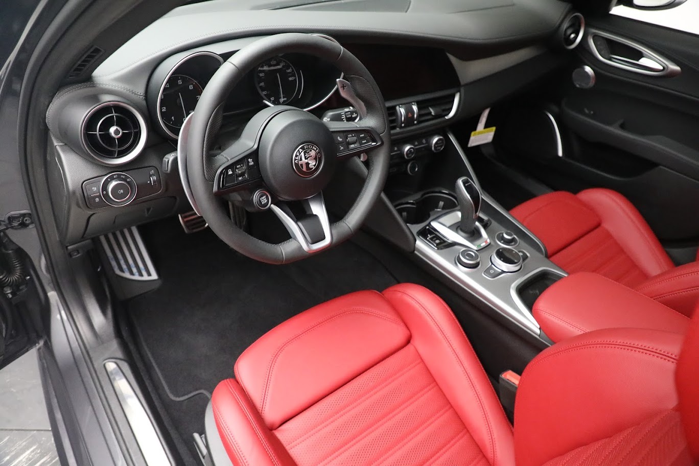New 2022 Alfa Romeo Giulia Veloce | St. Petersburg, FL