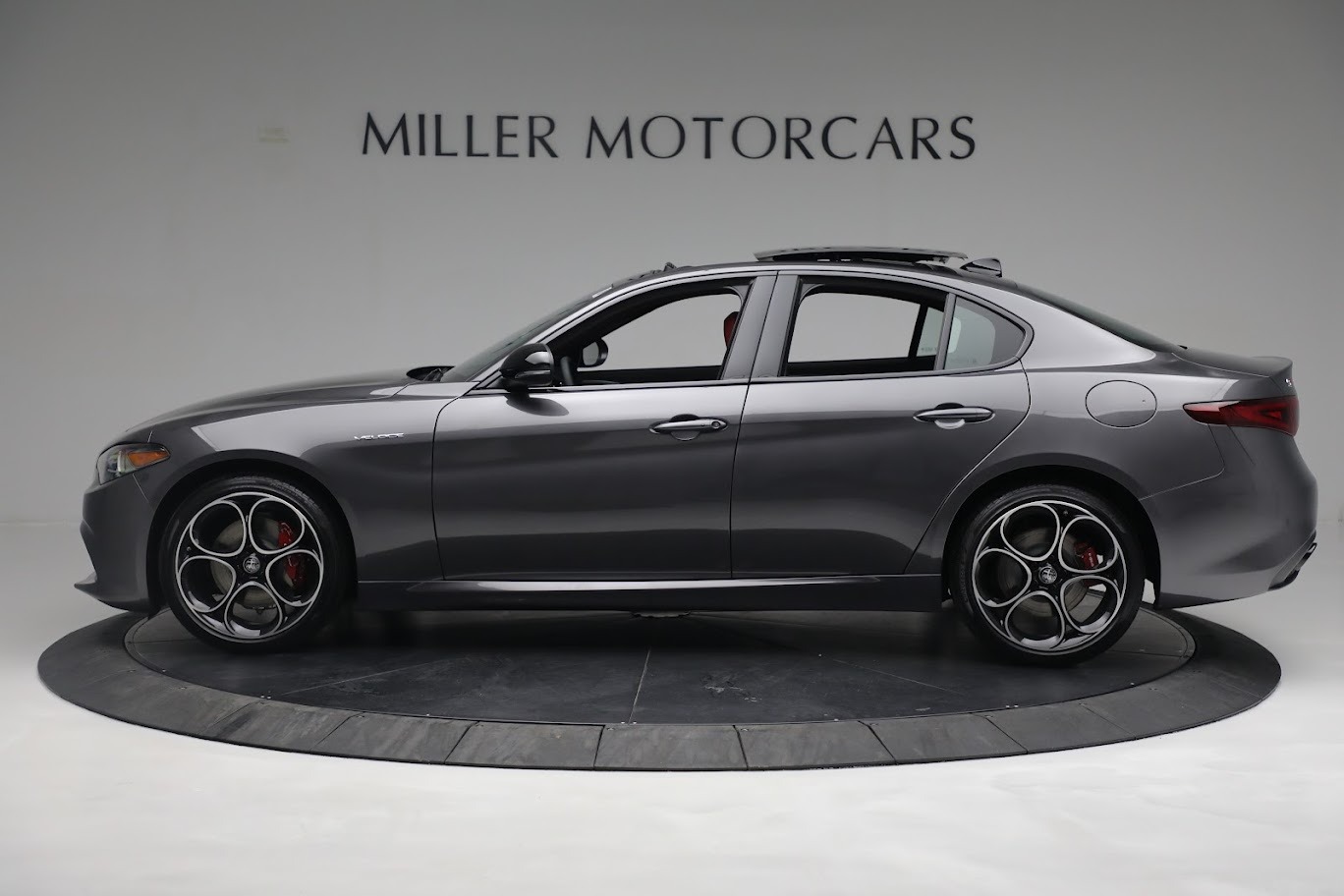New 2022 Alfa Romeo Giulia Veloce | St. Petersburg, FL