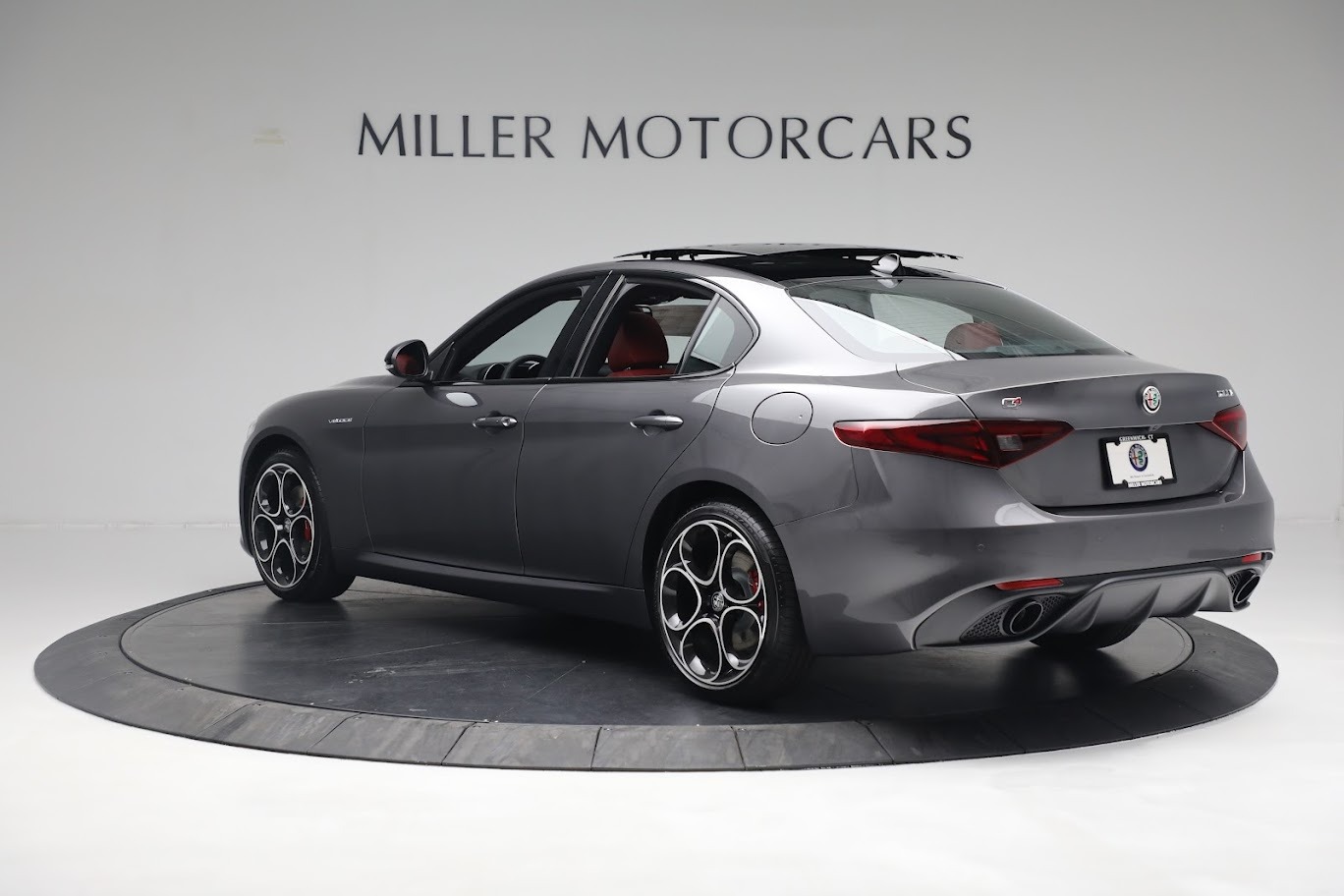 New 2022 Alfa Romeo Giulia Veloce | St. Petersburg, FL