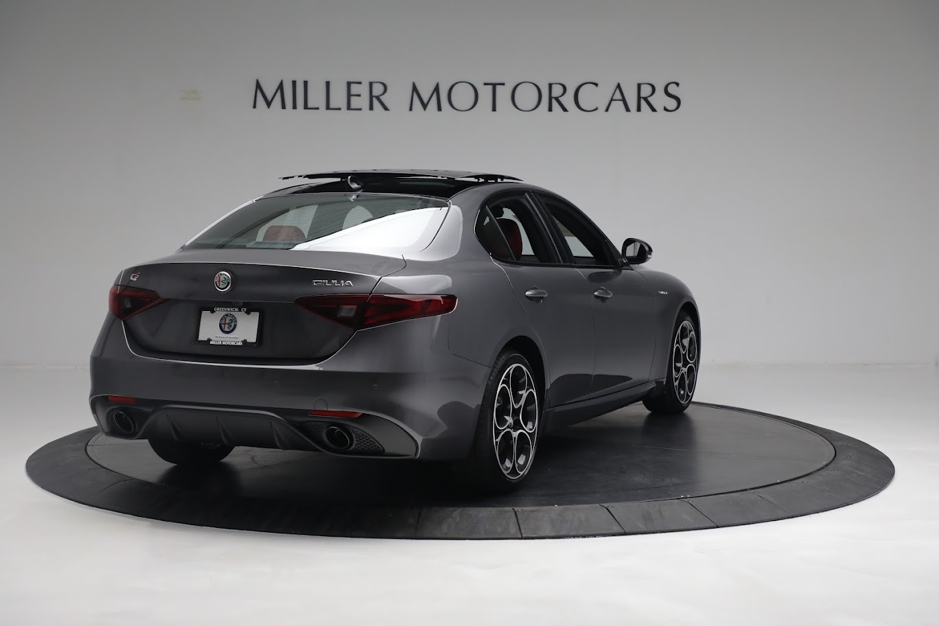 New 2022 Alfa Romeo Giulia Veloce | St. Petersburg, FL
