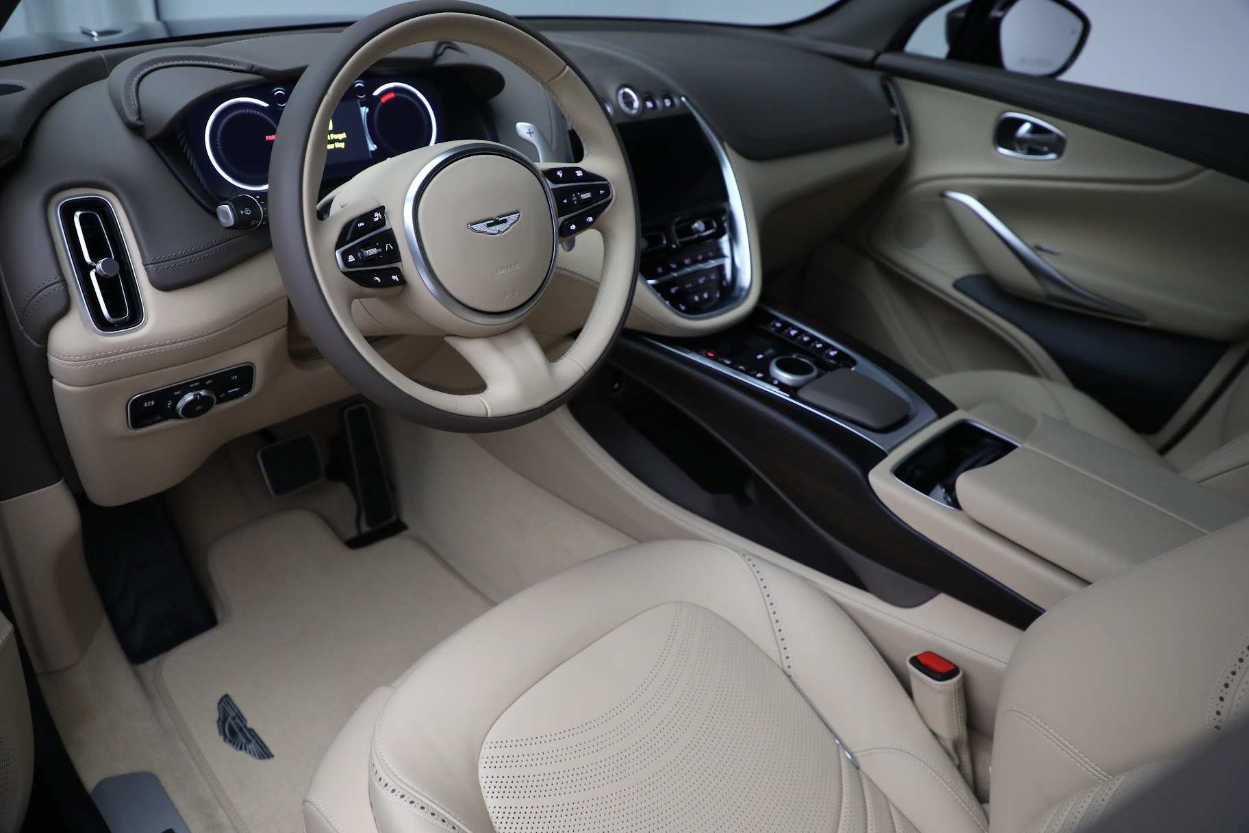 Used 2022 Aston Martin DBX | St. Petersburg, FL