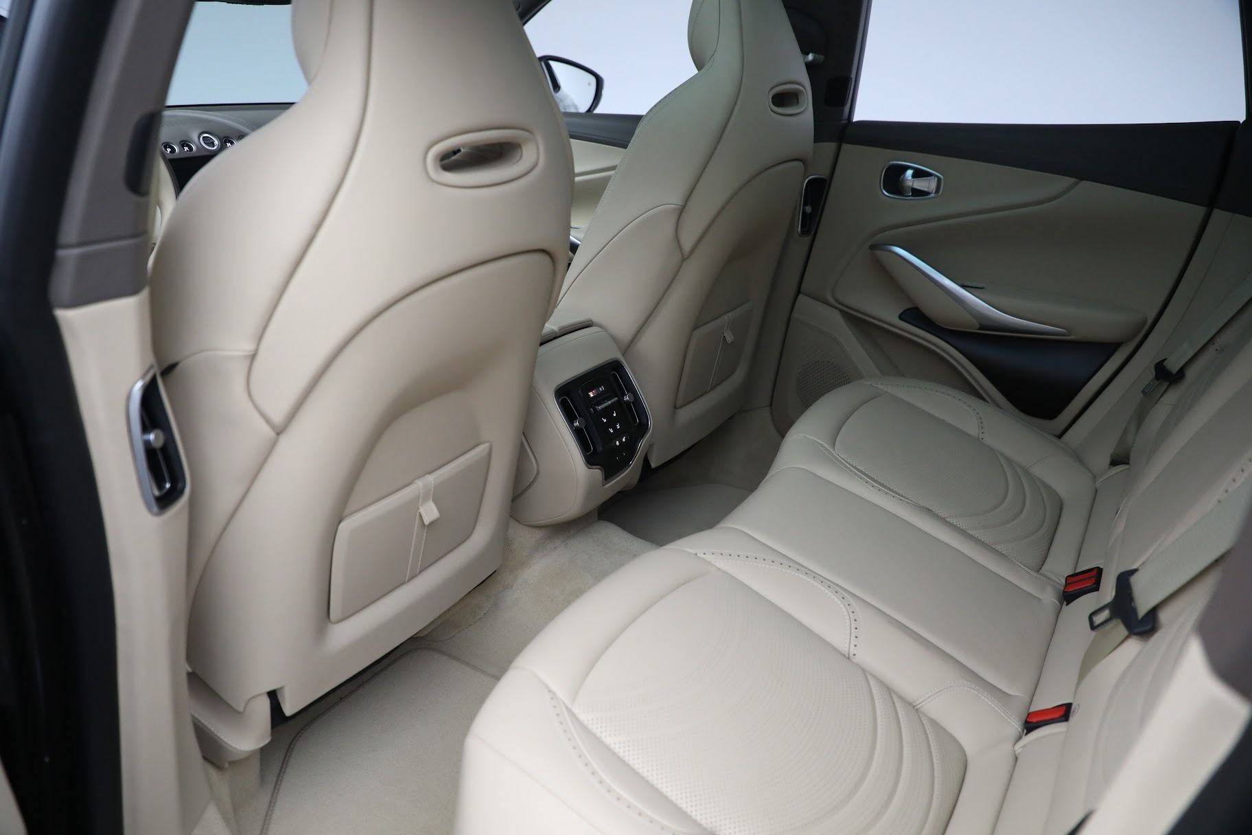 Used 2022 Aston Martin DBX | St. Petersburg, FL