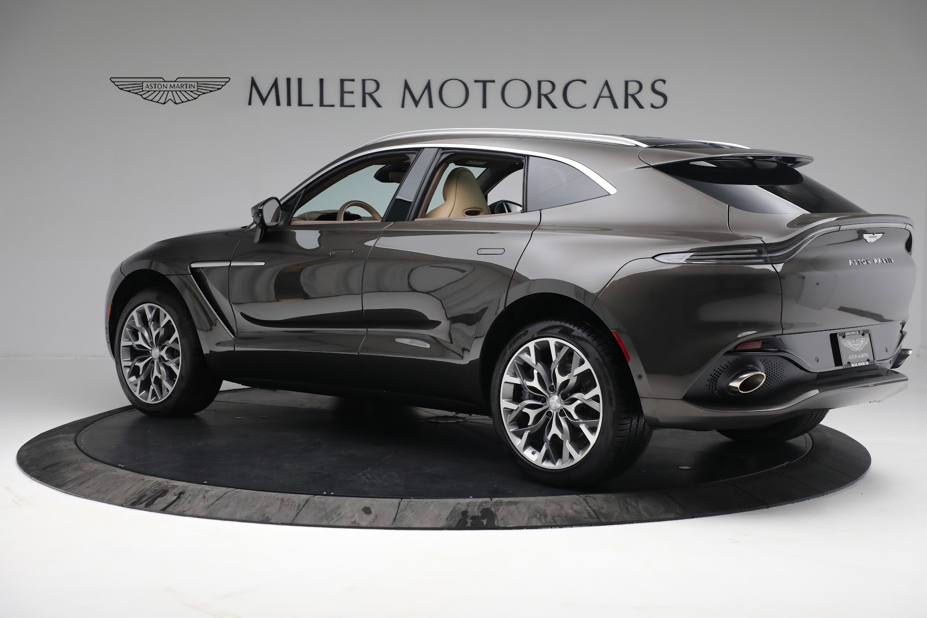 Used 2022 Aston Martin DBX | St. Petersburg, FL