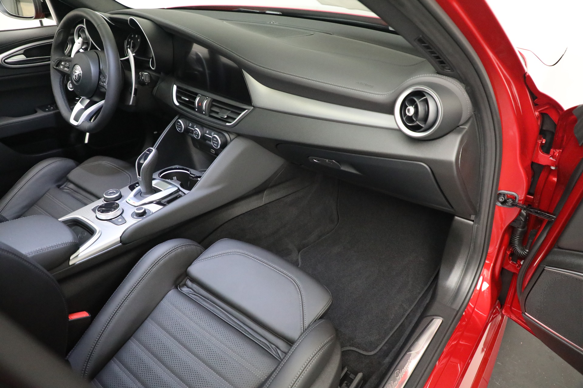 New 2023 Alfa Romeo Giulia Veloce | St. Petersburg, FL