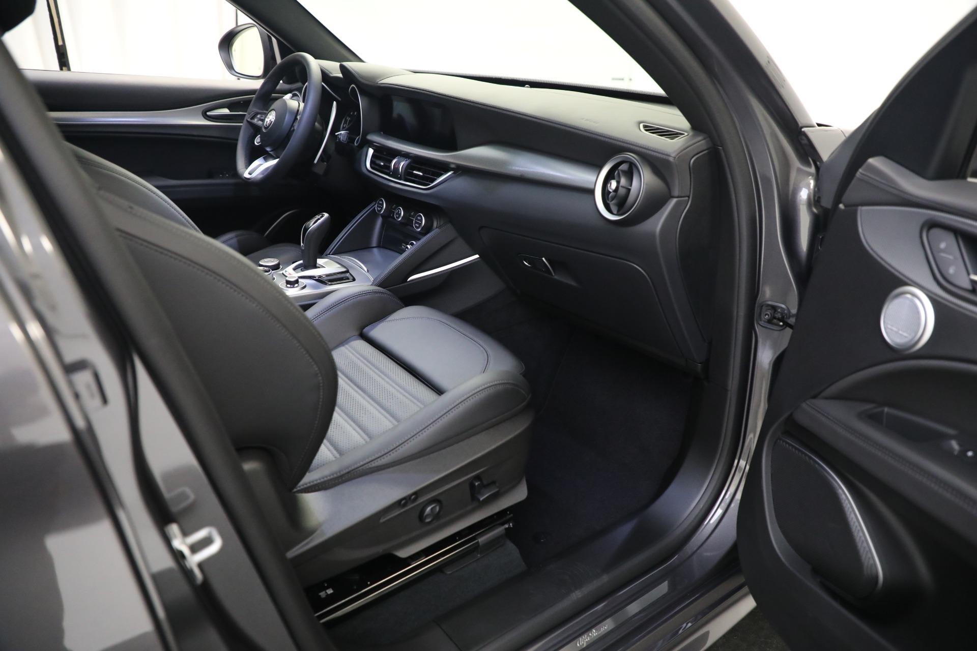 New 2023 Alfa Romeo Stelvio Veloce | St. Petersburg, FL