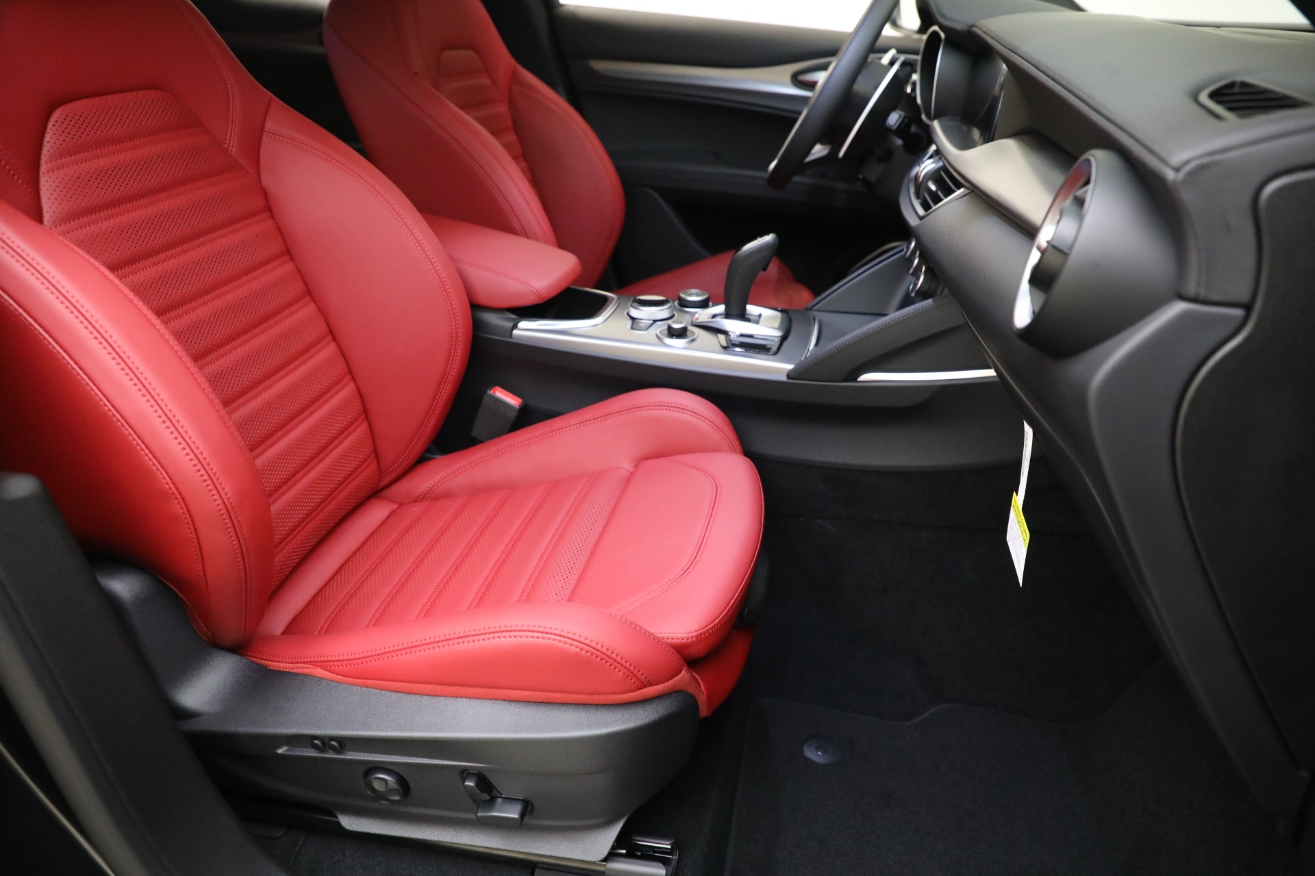 New 2022 Alfa Romeo Stelvio Veloce | St. Petersburg, FL