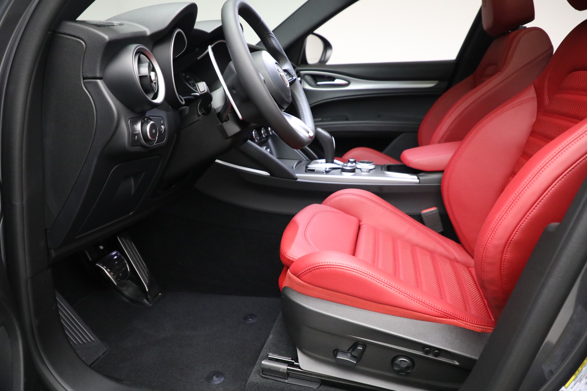 New 2022 Alfa Romeo Stelvio Veloce | St. Petersburg, FL