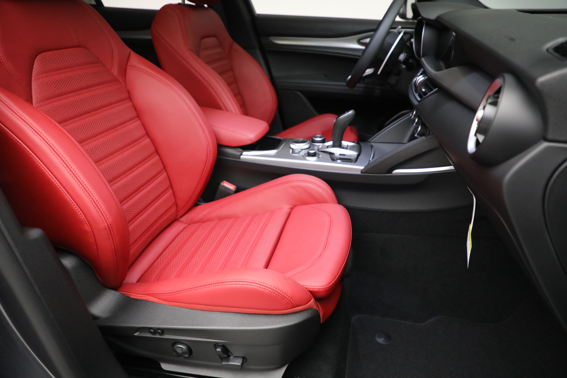 New 2022 Alfa Romeo Stelvio Veloce | St. Petersburg, FL