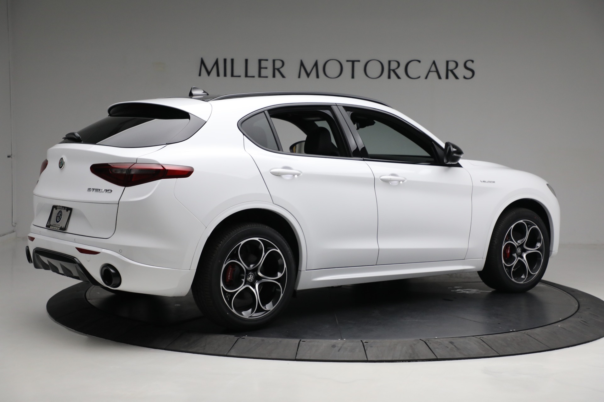 New 2022 Alfa Romeo Stelvio Veloce | St. Petersburg, FL