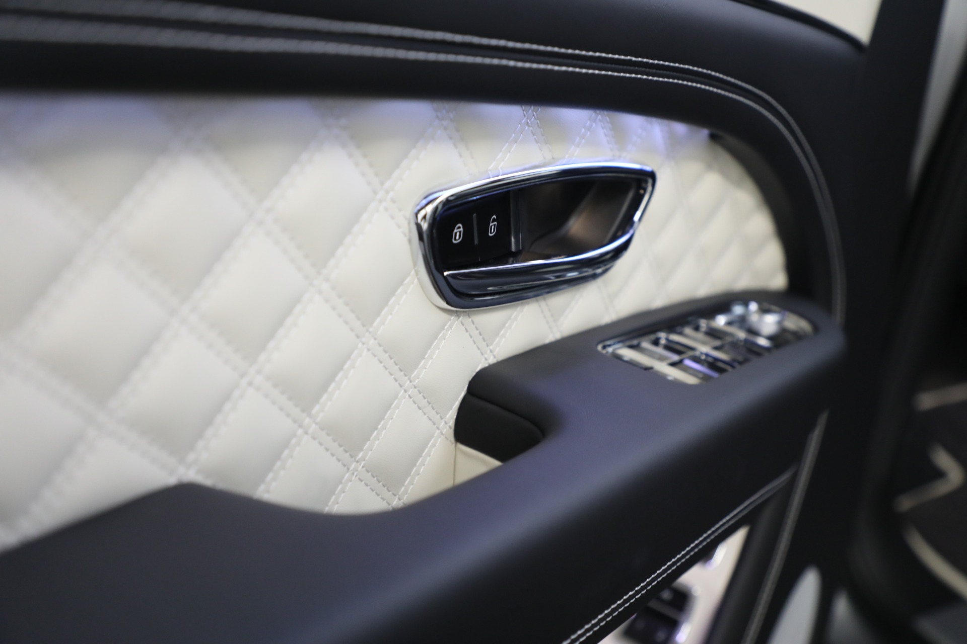 New 2023 Bentley Bentayga V8 Azure | St. Petersburg, FL