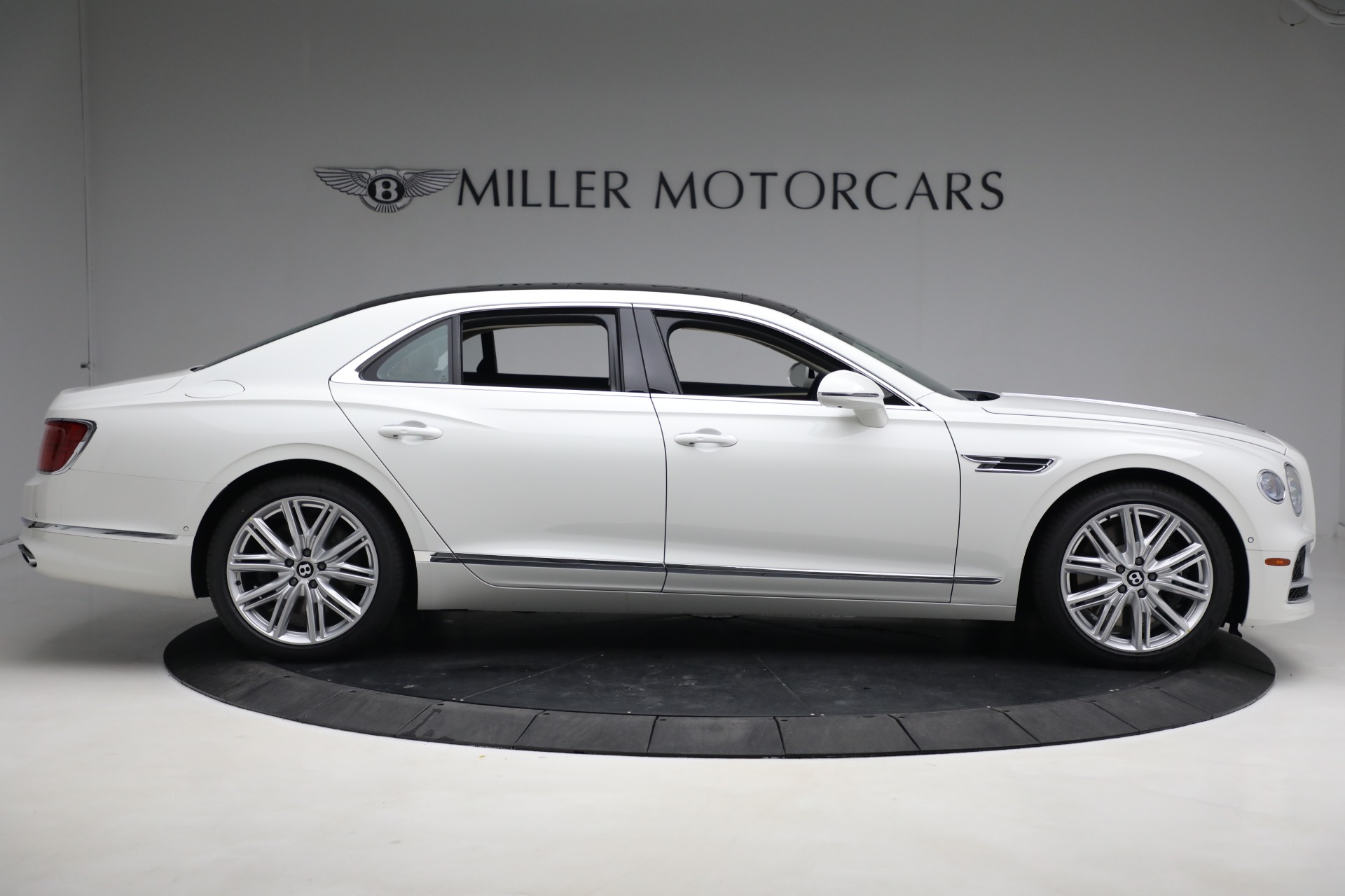 New 2023 Bentley Flying Spur Hybrid | St. Petersburg, FL