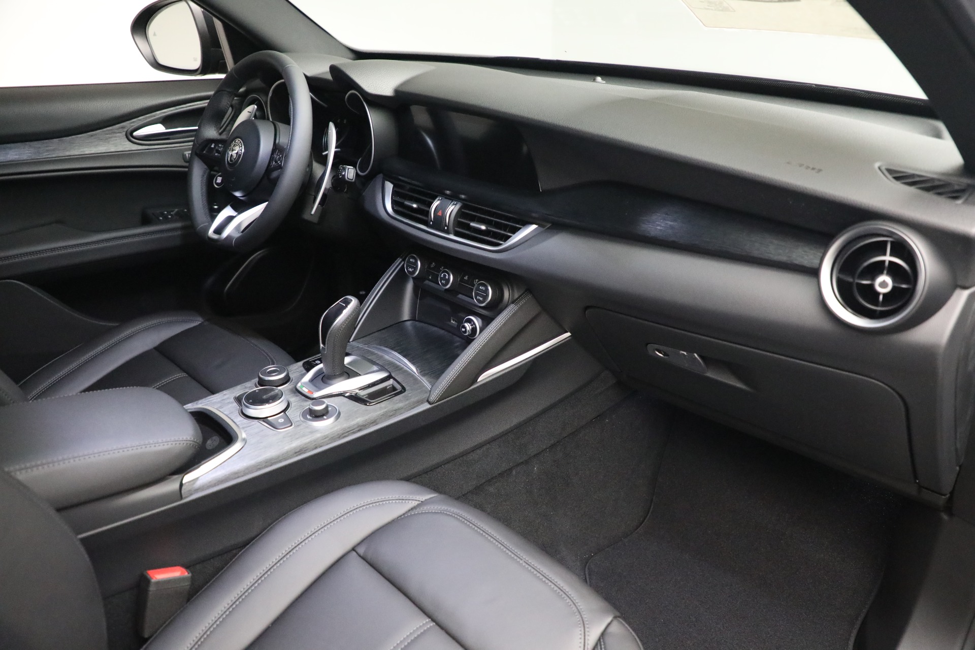 New 2023 Alfa Romeo Stelvio Sprint | St. Petersburg, FL