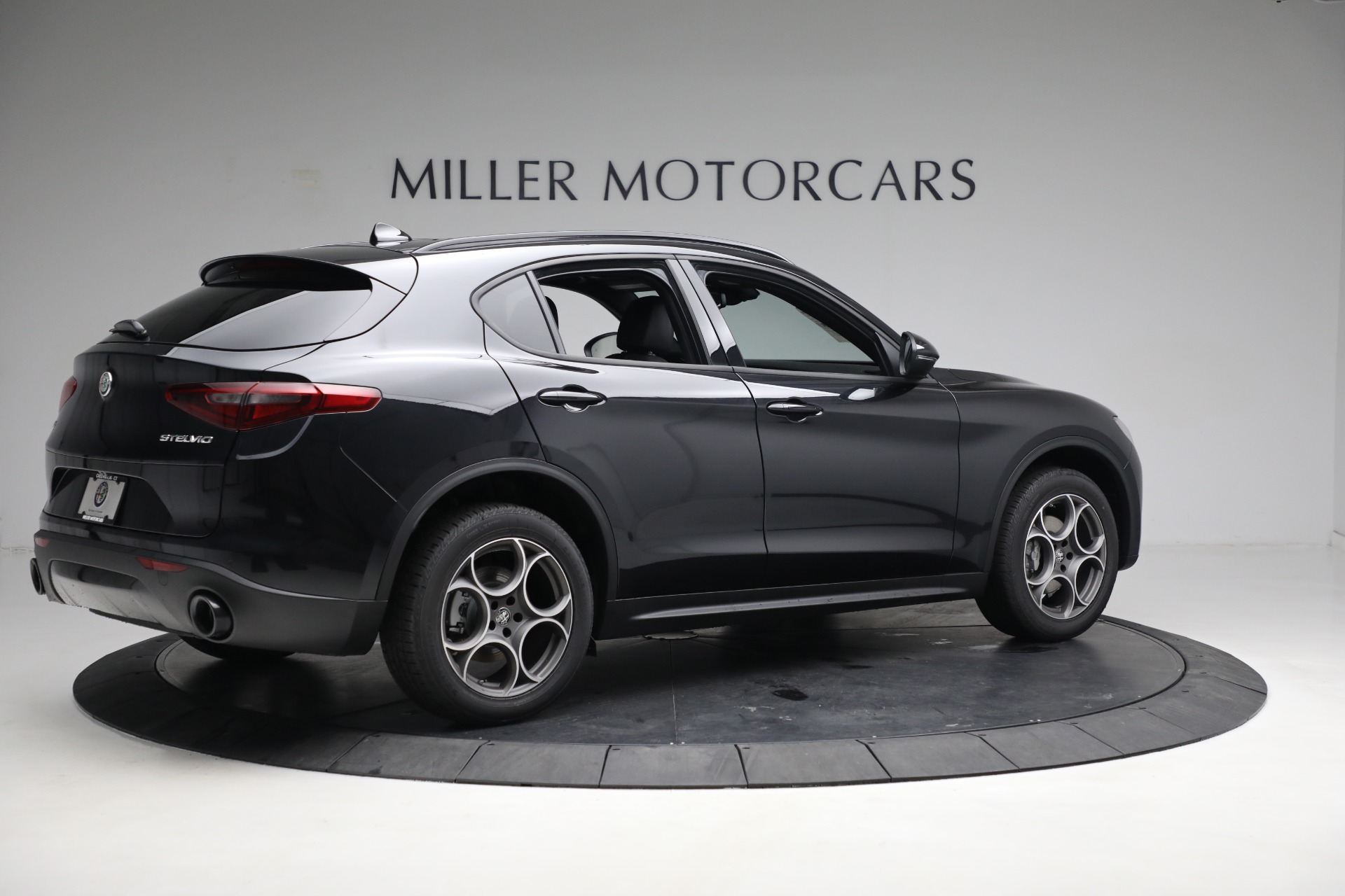 New 2023 Alfa Romeo Stelvio Sprint | St. Petersburg, FL