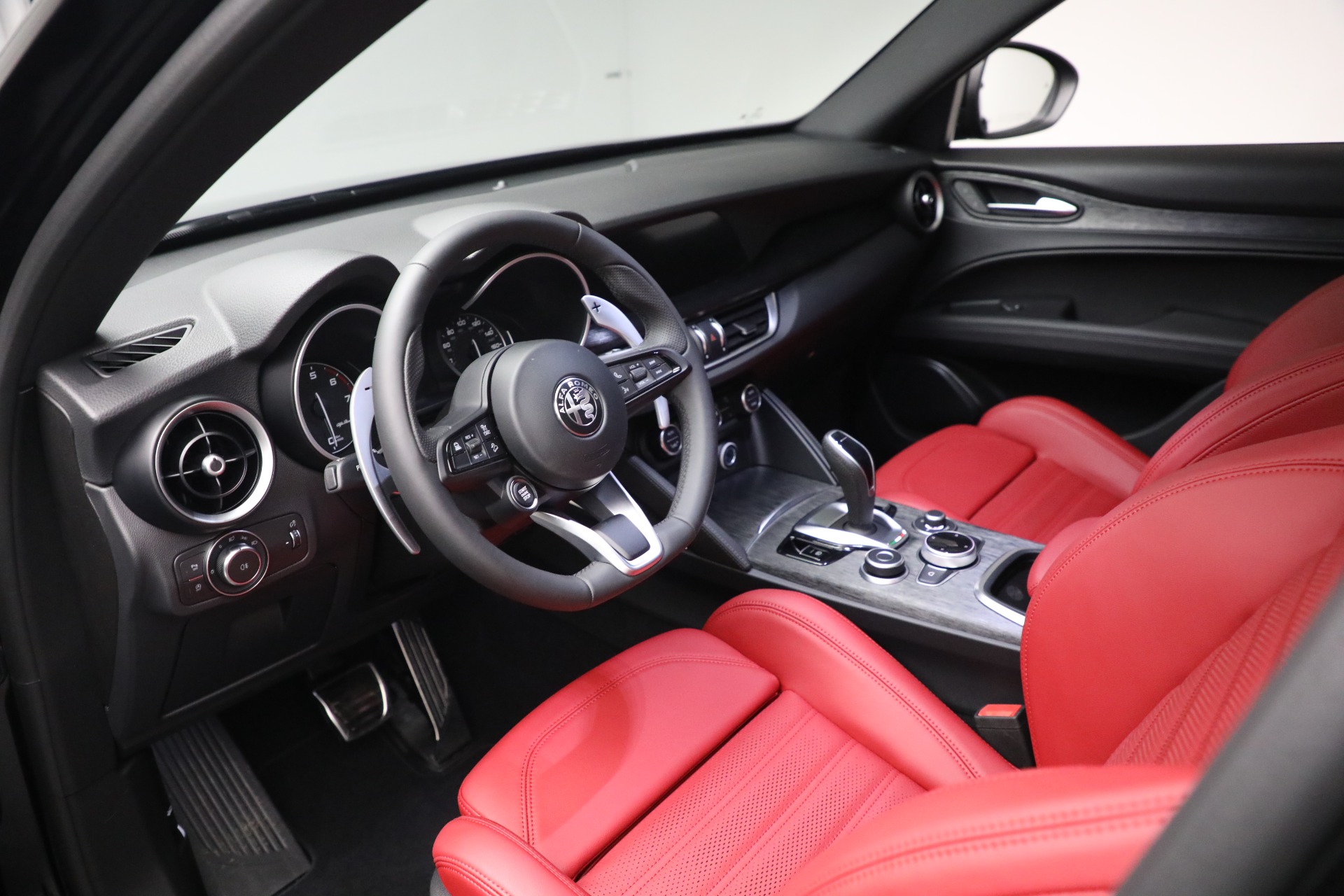 New 2023 Alfa Romeo Stelvio Sprint | St. Petersburg, FL