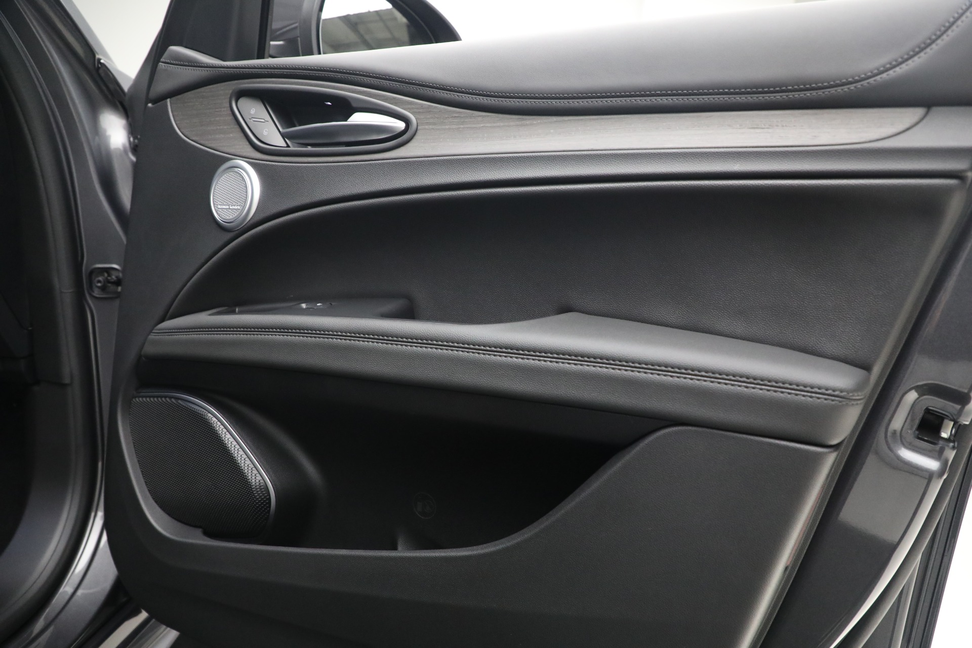 New 2023 Alfa Romeo Stelvio Ti | St. Petersburg, FL