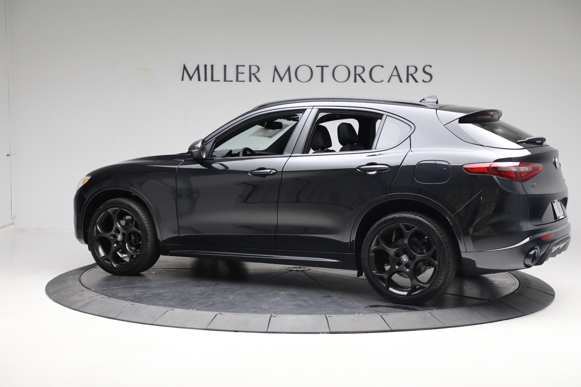 New 2023 Alfa Romeo Stelvio Estrema | St. Petersburg, FL