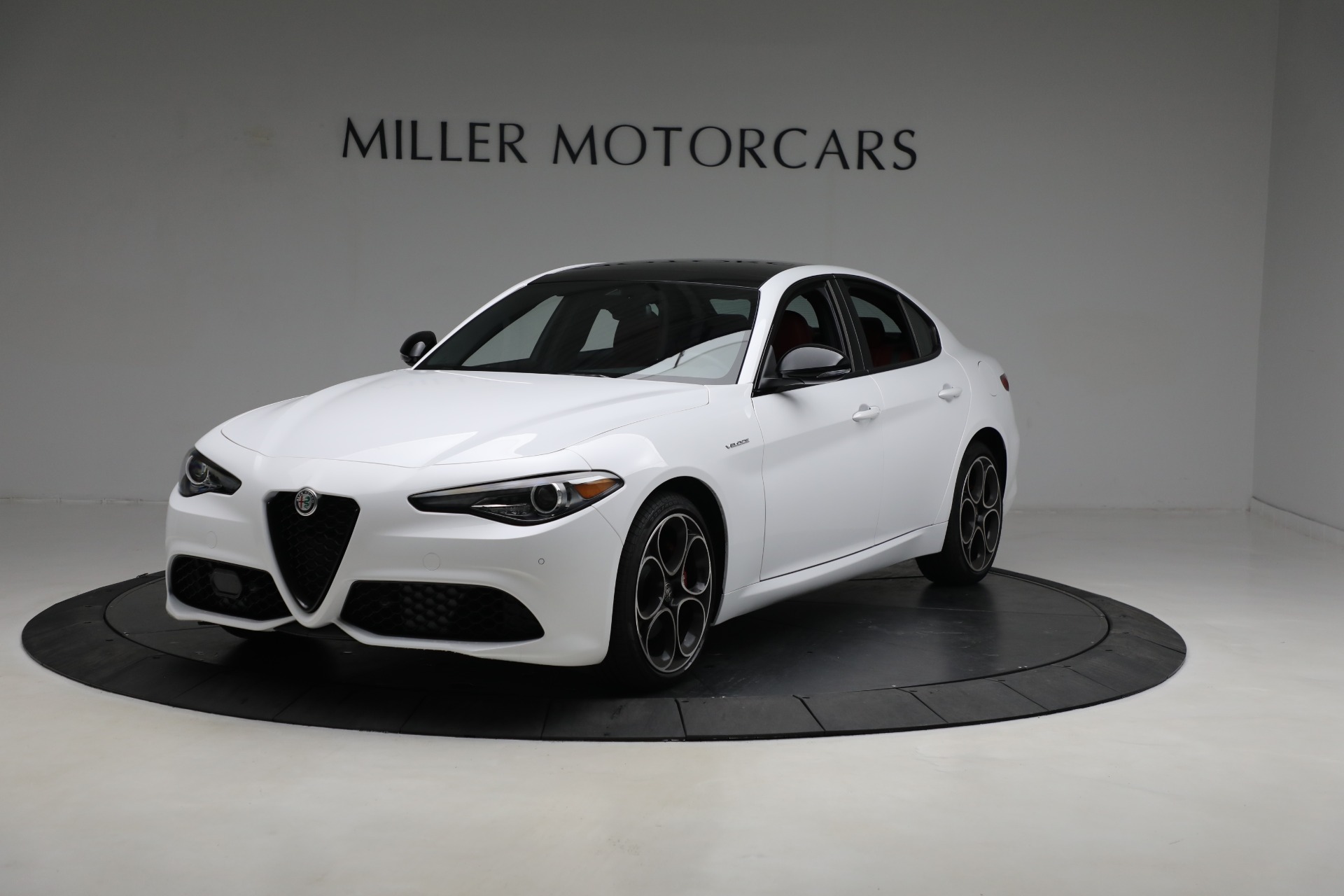 New 2023 Alfa Romeo Giulia Veloce | St. Petersburg, FL