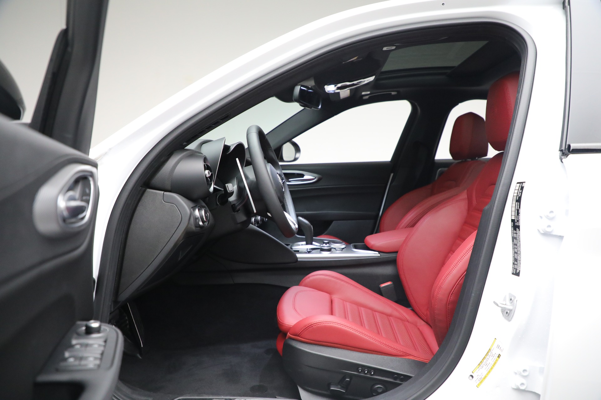 New 2023 Alfa Romeo Giulia Veloce | St. Petersburg, FL