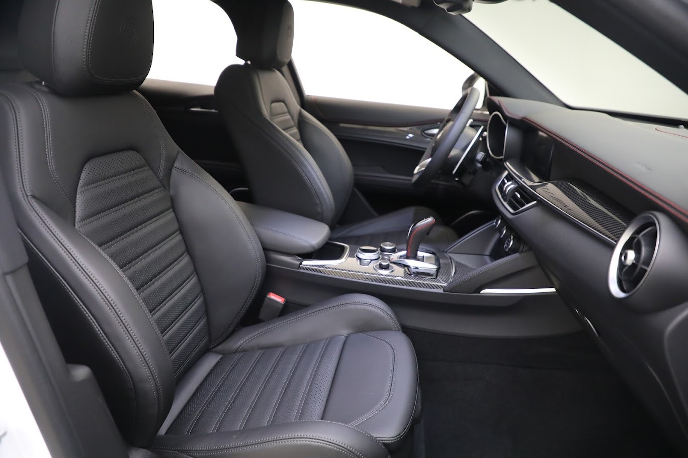 New 2023 Alfa Romeo Stelvio Estrema | St. Petersburg, FL
