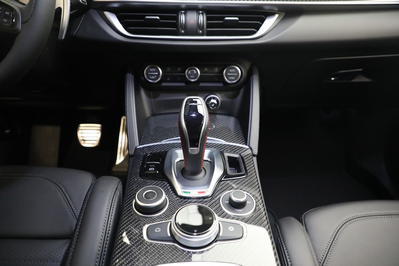 New 2023 Alfa Romeo Stelvio Estrema | St. Petersburg, FL
