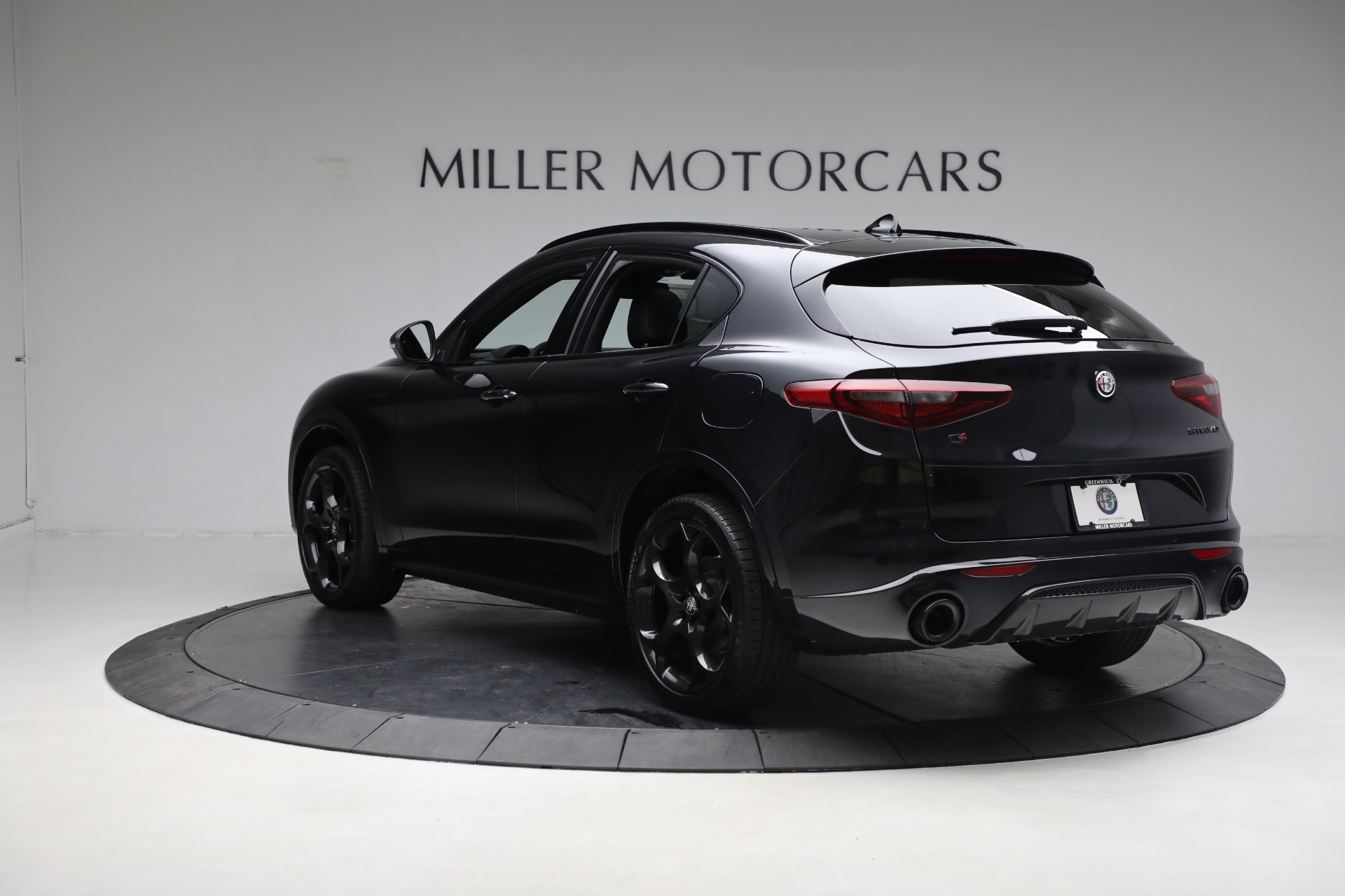 New 2023 Alfa Romeo Stelvio Estrema | St. Petersburg, FL