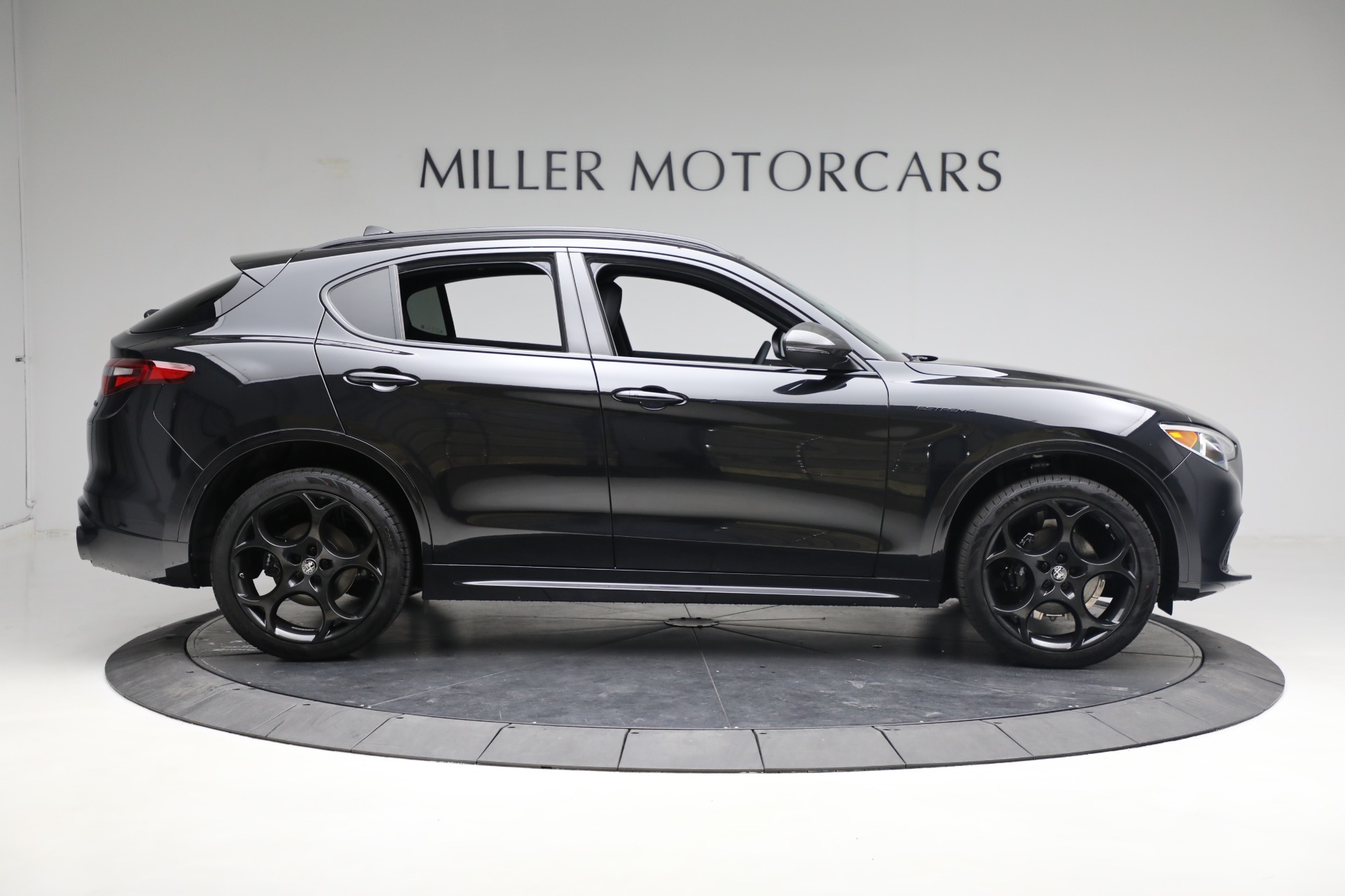 New 2023 Alfa Romeo Stelvio Estrema | St. Petersburg, FL