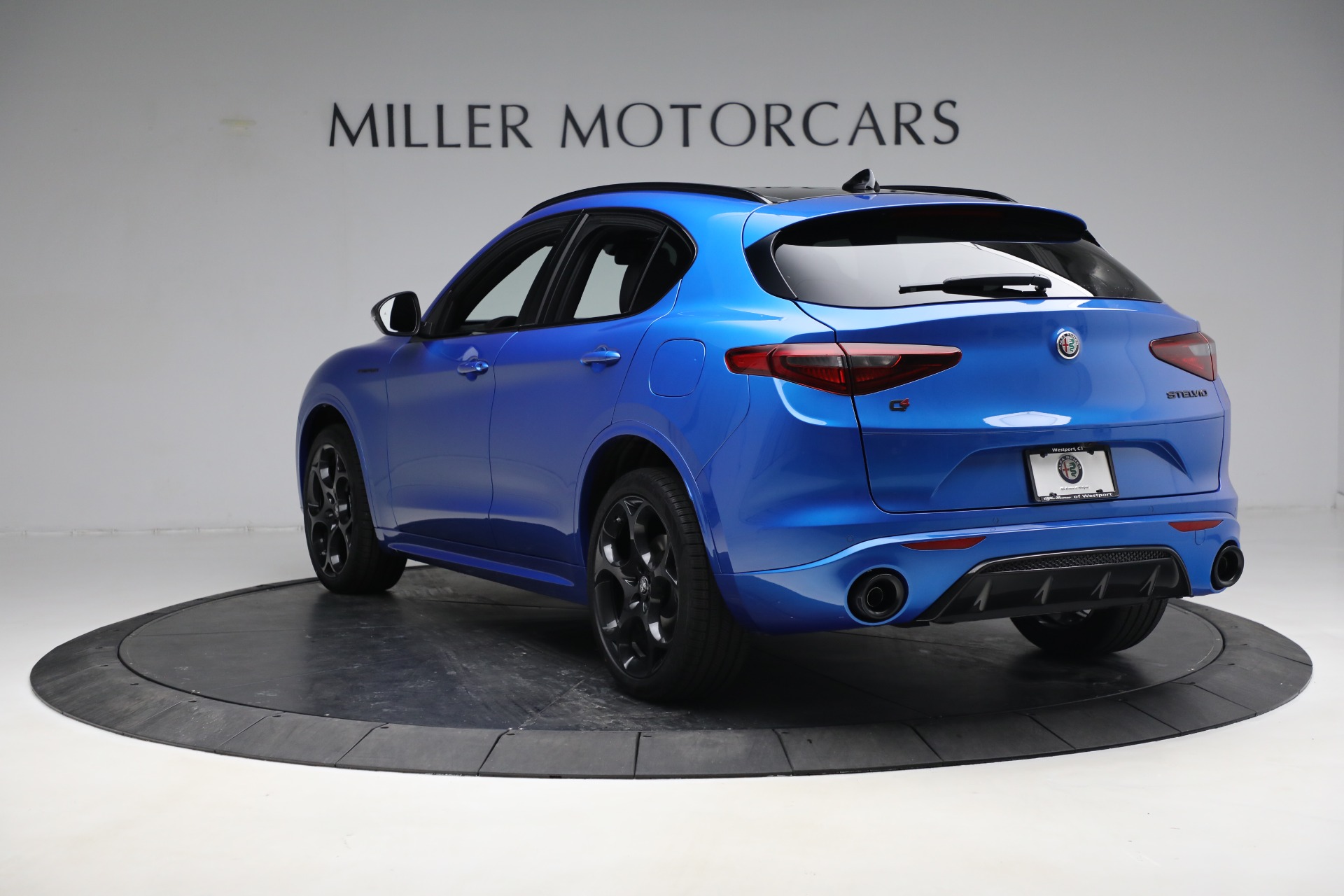 New 2023 Alfa Romeo Stelvio Estrema | St. Petersburg, FL
