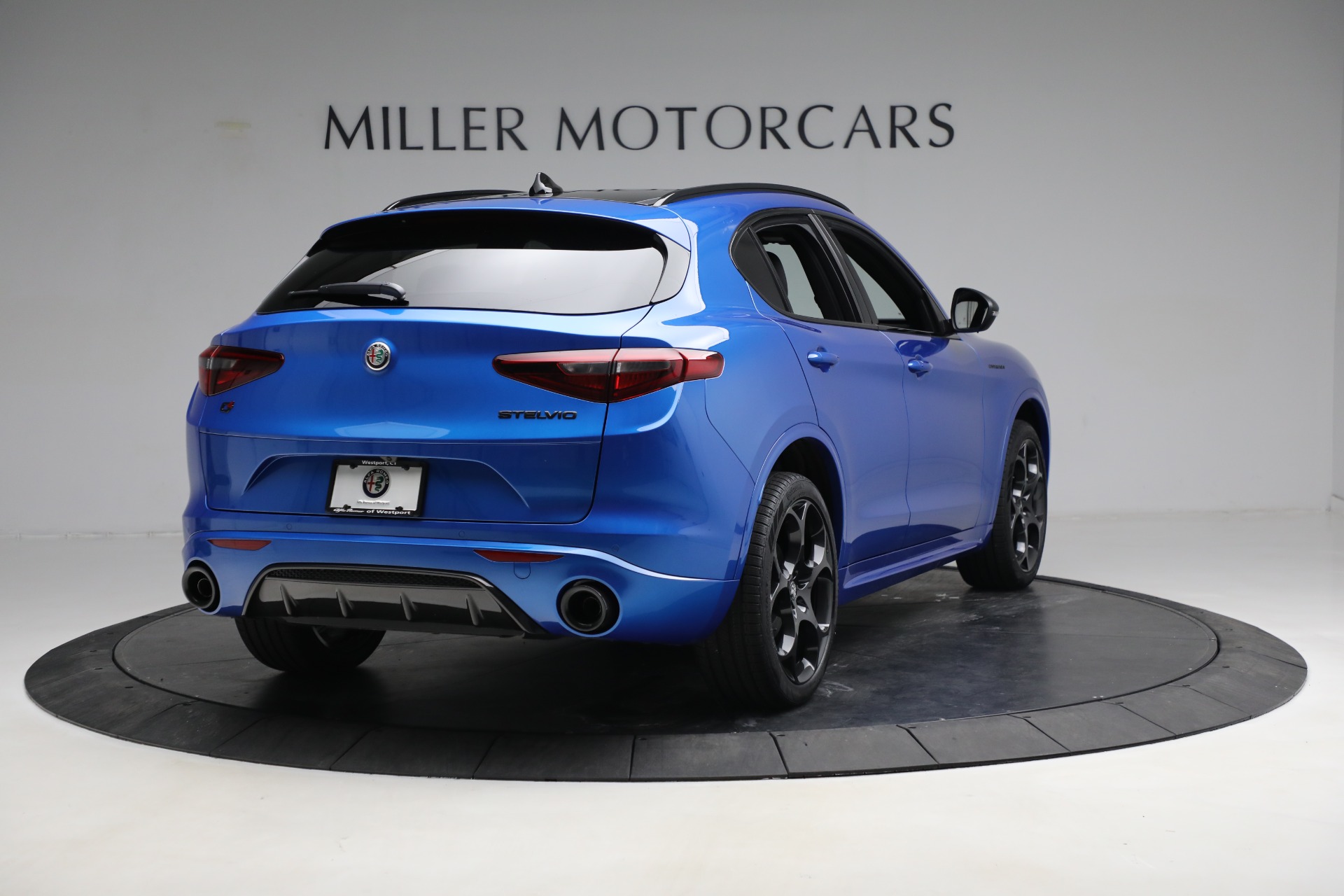 New 2023 Alfa Romeo Stelvio Estrema | St. Petersburg, FL