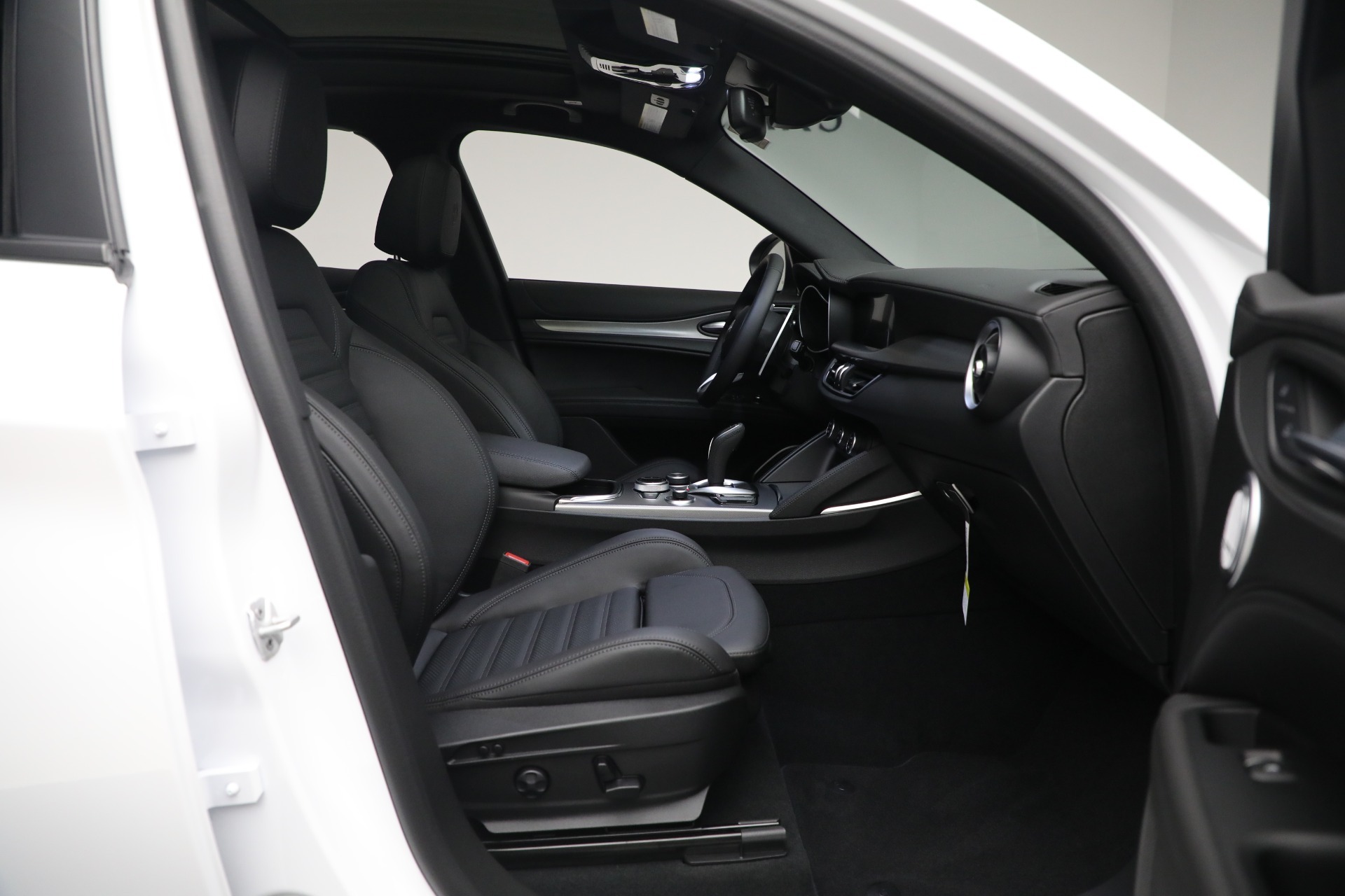 New 2023 Alfa Romeo Stelvio Veloce | St. Petersburg, FL