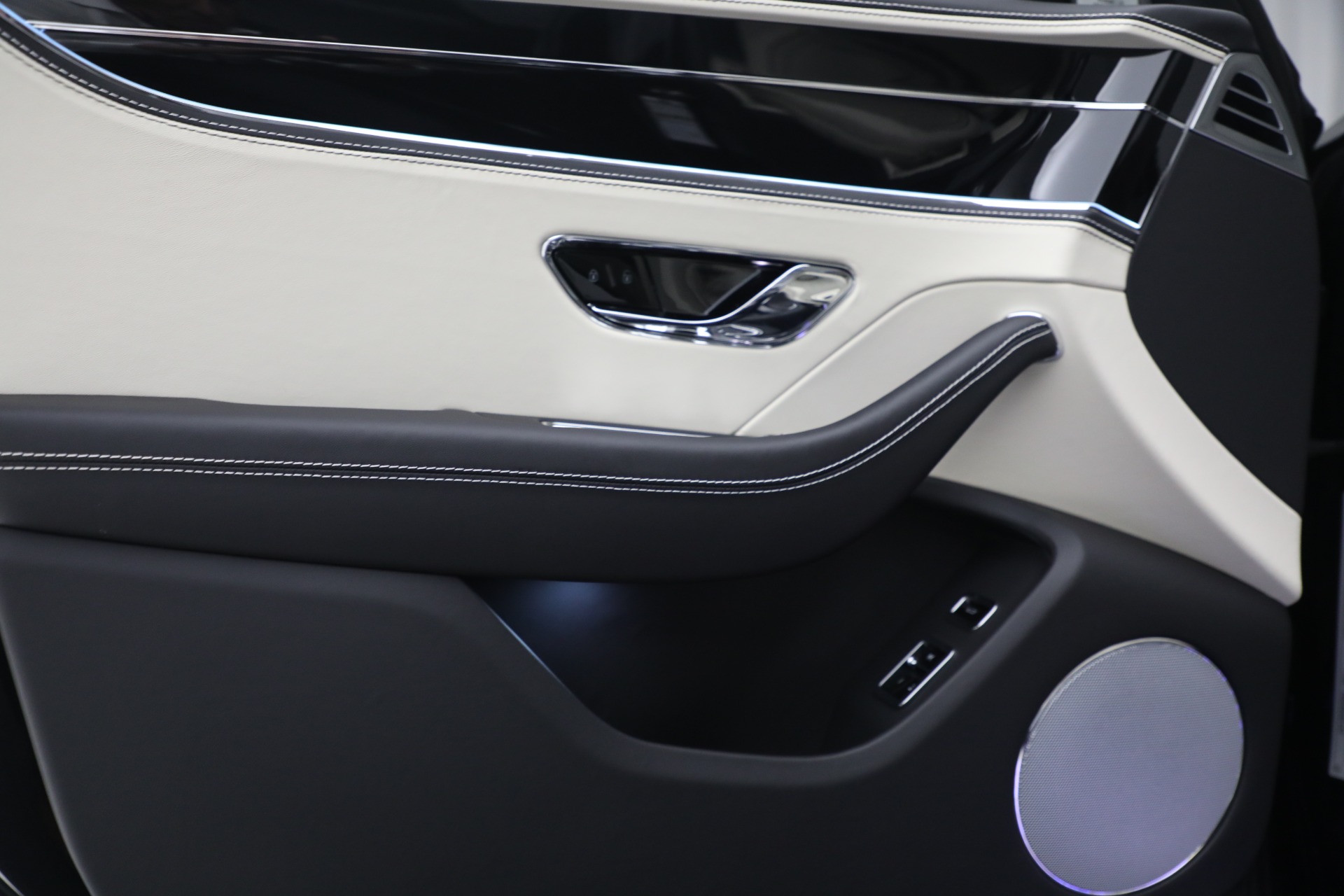 New 2023 Bentley Flying Spur V8 | St. Petersburg, FL