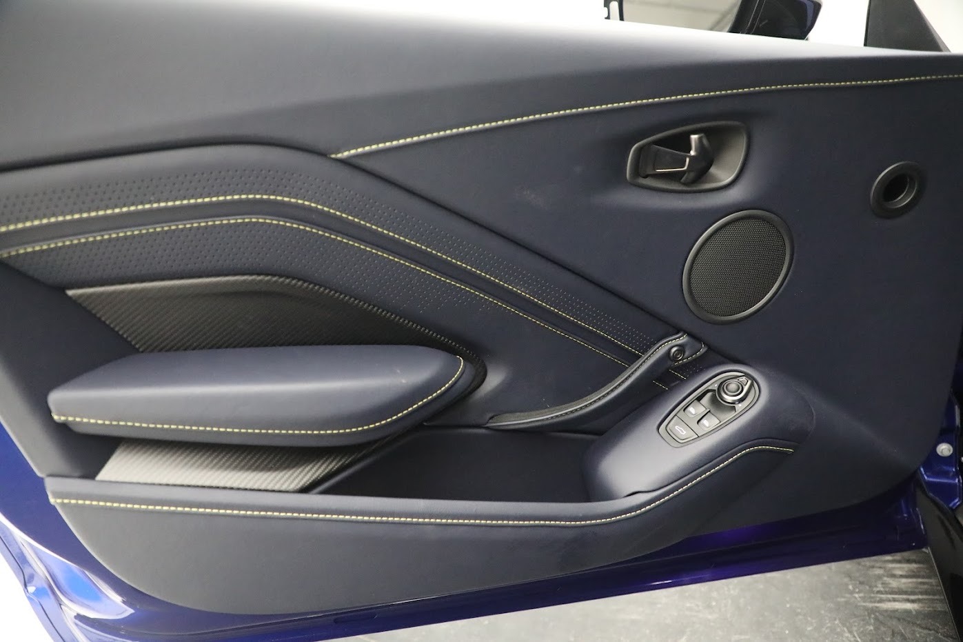 New 2023 Aston Martin Vantage V8 | St. Petersburg, FL