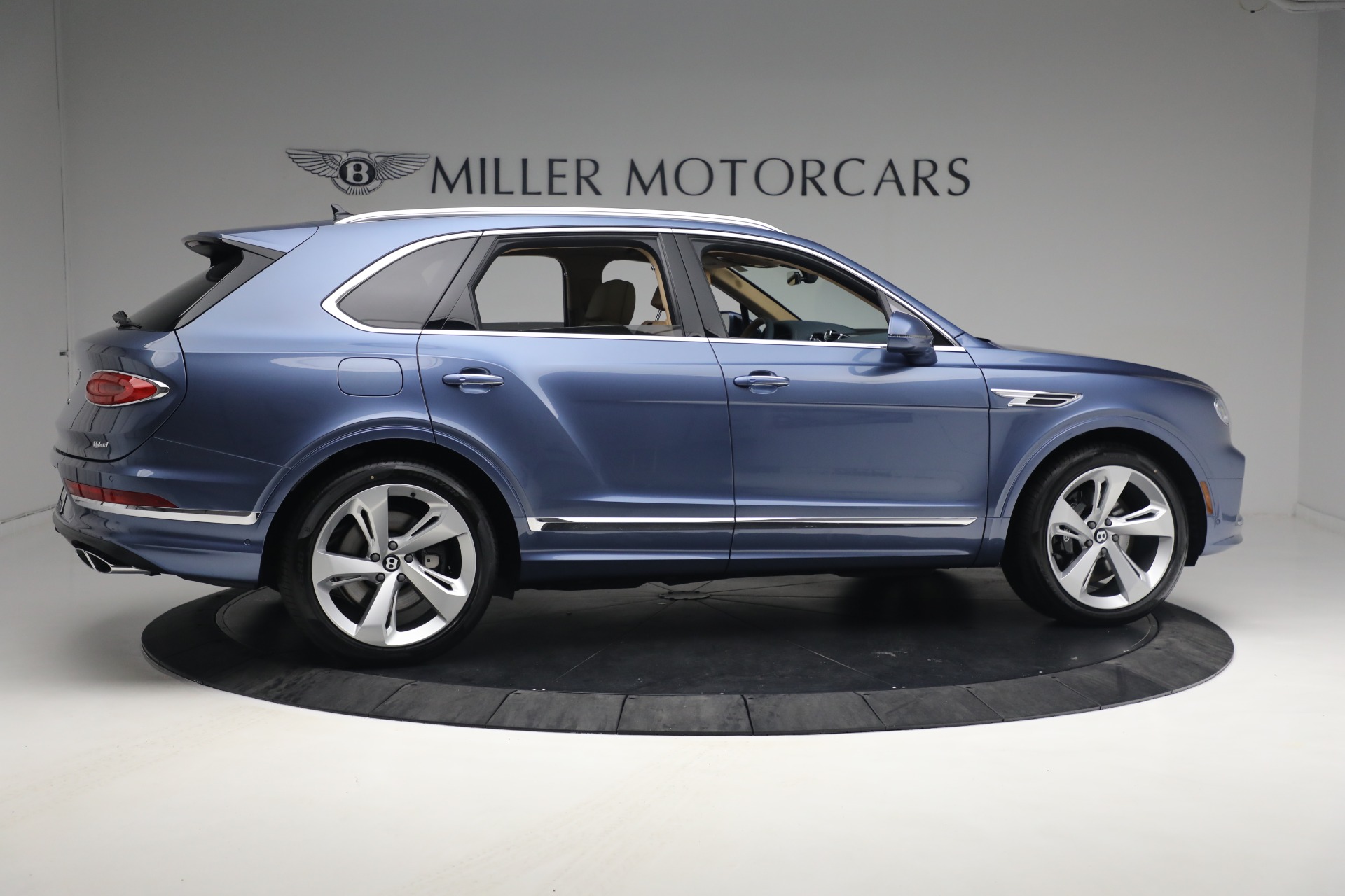 New 2023 Bentley Bentayga Hybrid | St. Petersburg, FL