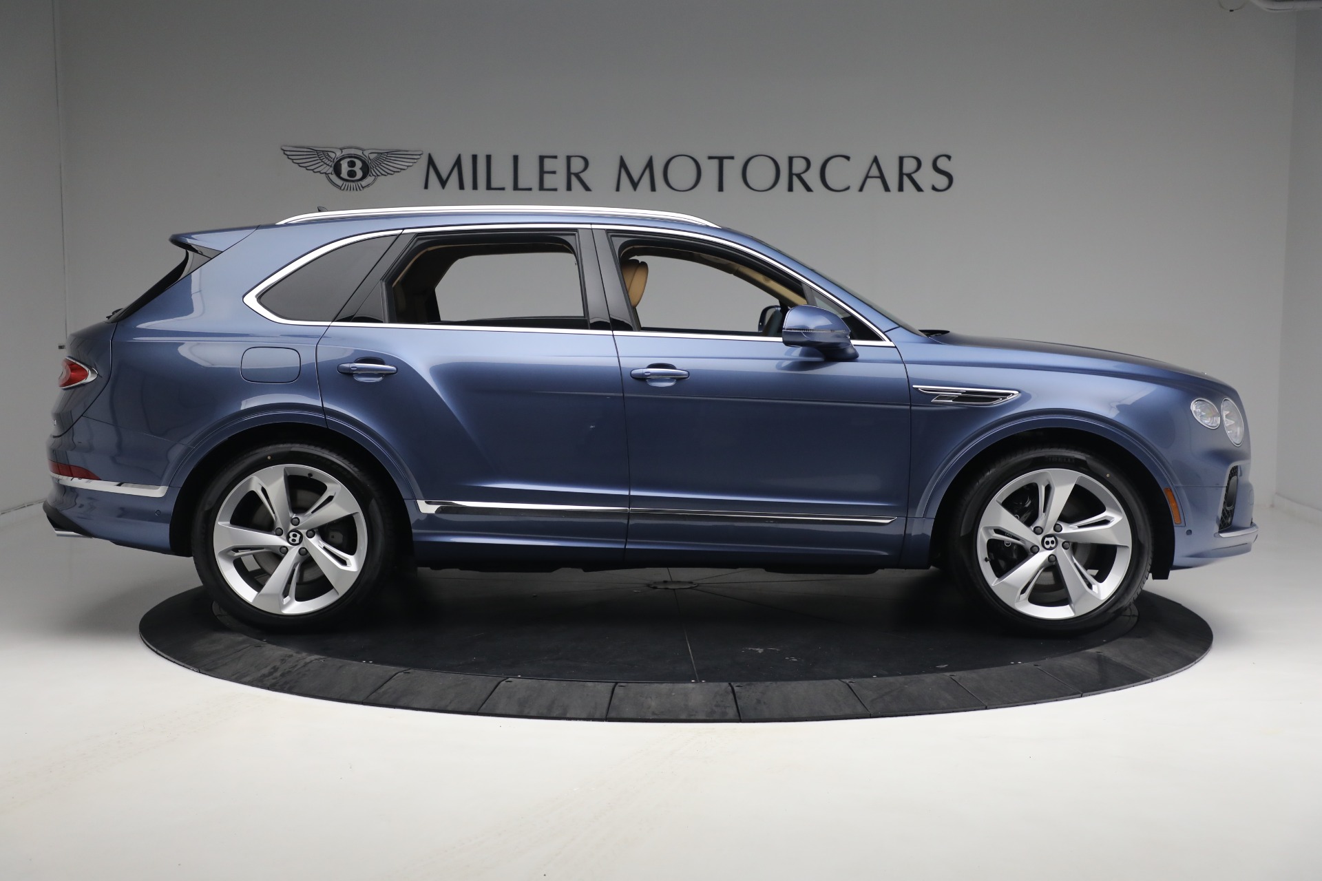 New 2023 Bentley Bentayga Hybrid | St. Petersburg, FL
