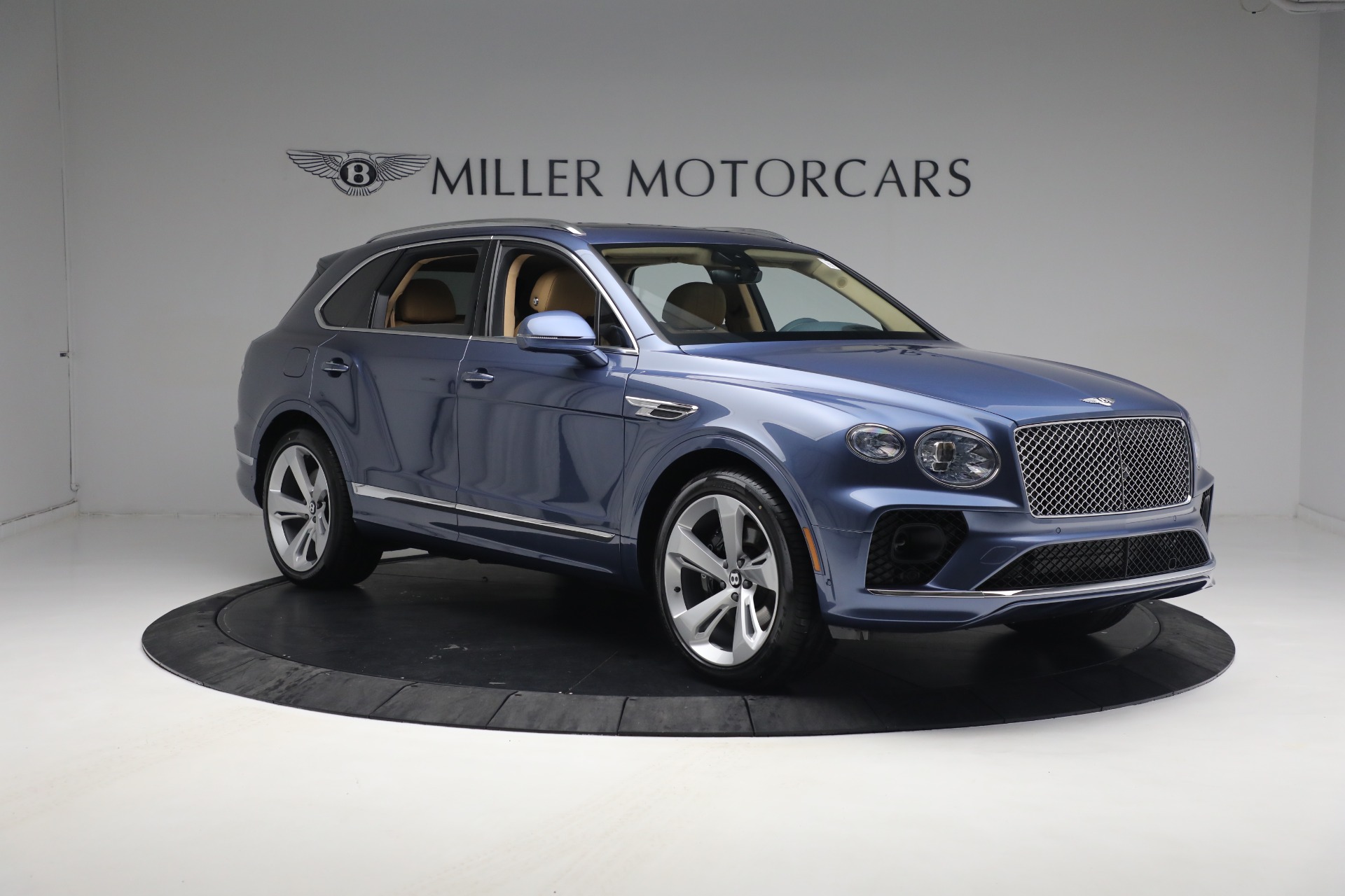 New 2023 Bentley Bentayga Hybrid | St. Petersburg, FL