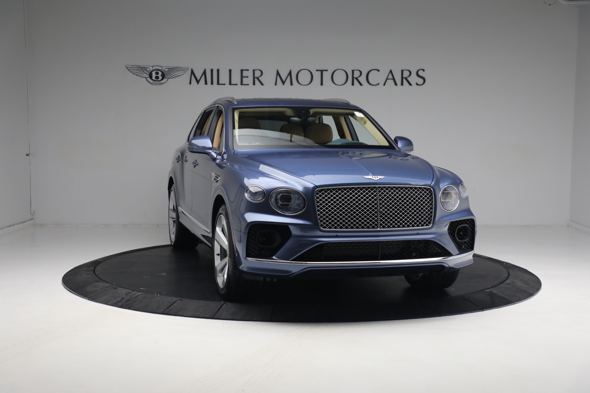 New 2023 Bentley Bentayga Hybrid | St. Petersburg, FL