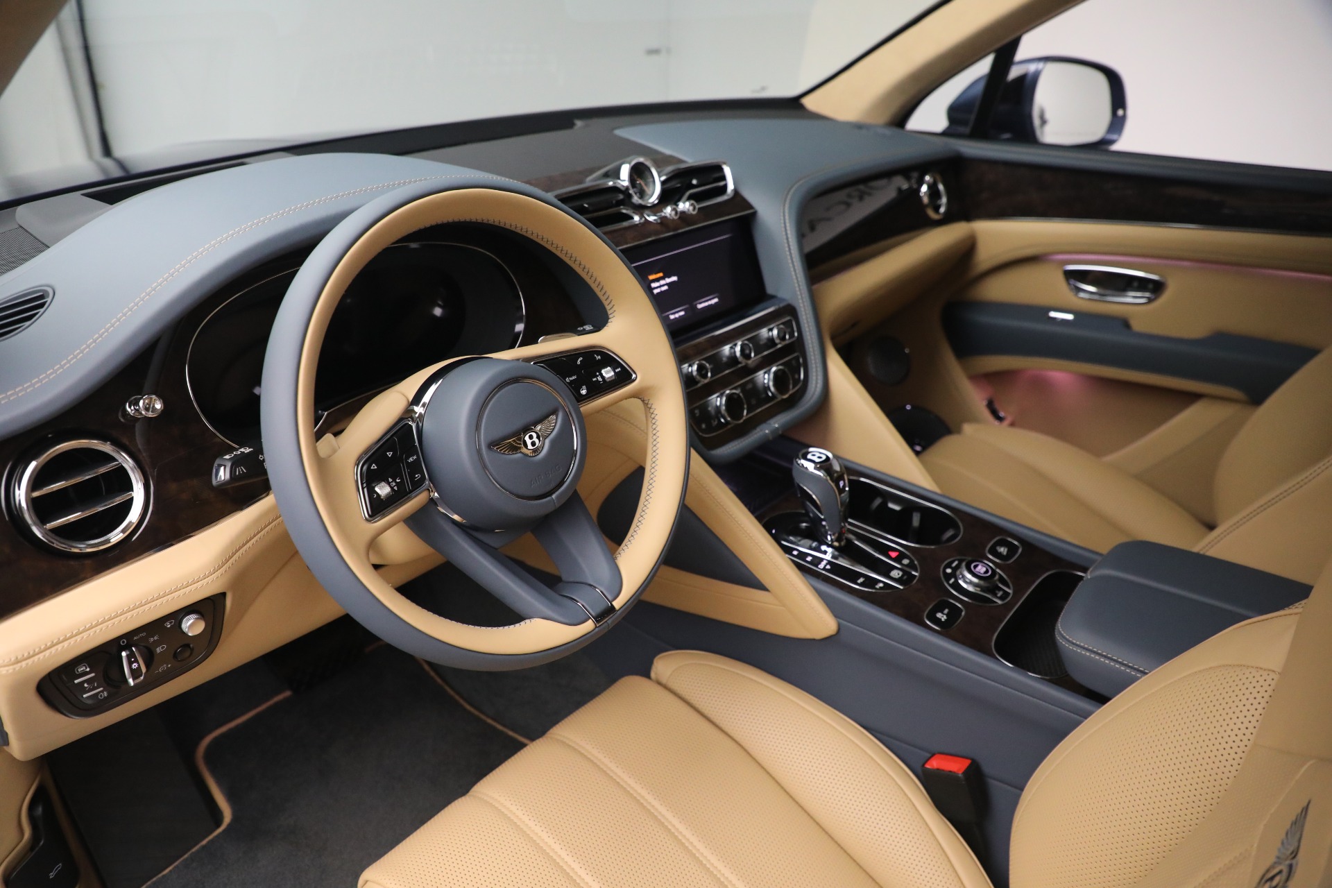 New 2023 Bentley Bentayga Hybrid | St. Petersburg, FL