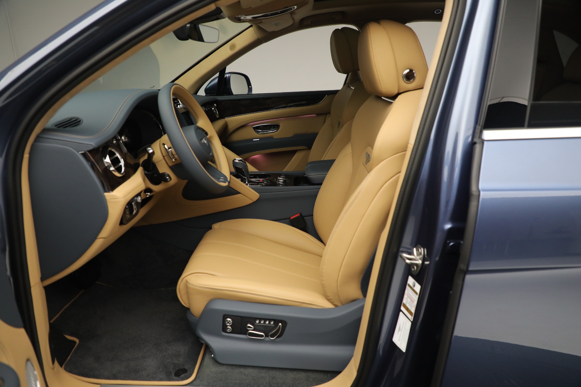 New 2023 Bentley Bentayga Hybrid | St. Petersburg, FL