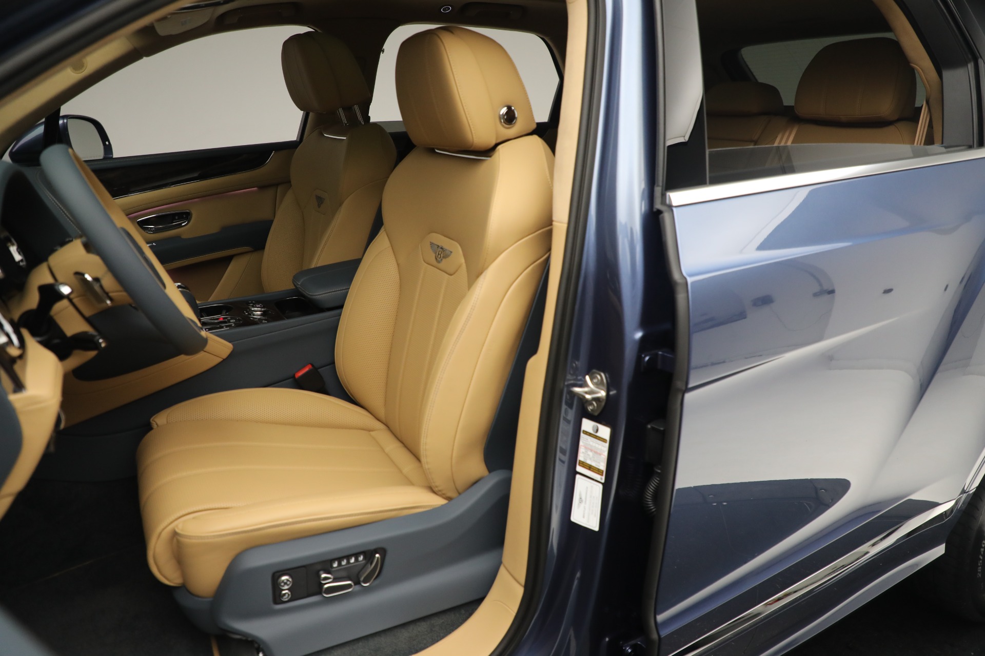 New 2023 Bentley Bentayga Hybrid | St. Petersburg, FL