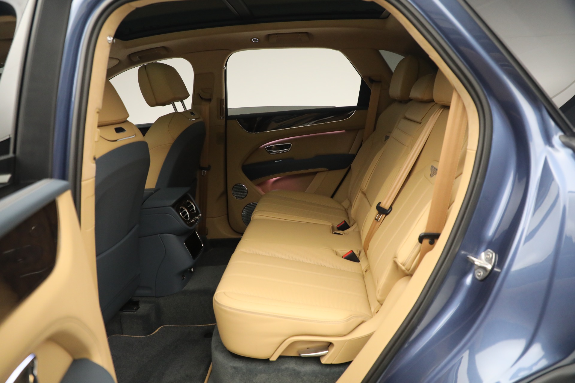 New 2023 Bentley Bentayga Hybrid | St. Petersburg, FL