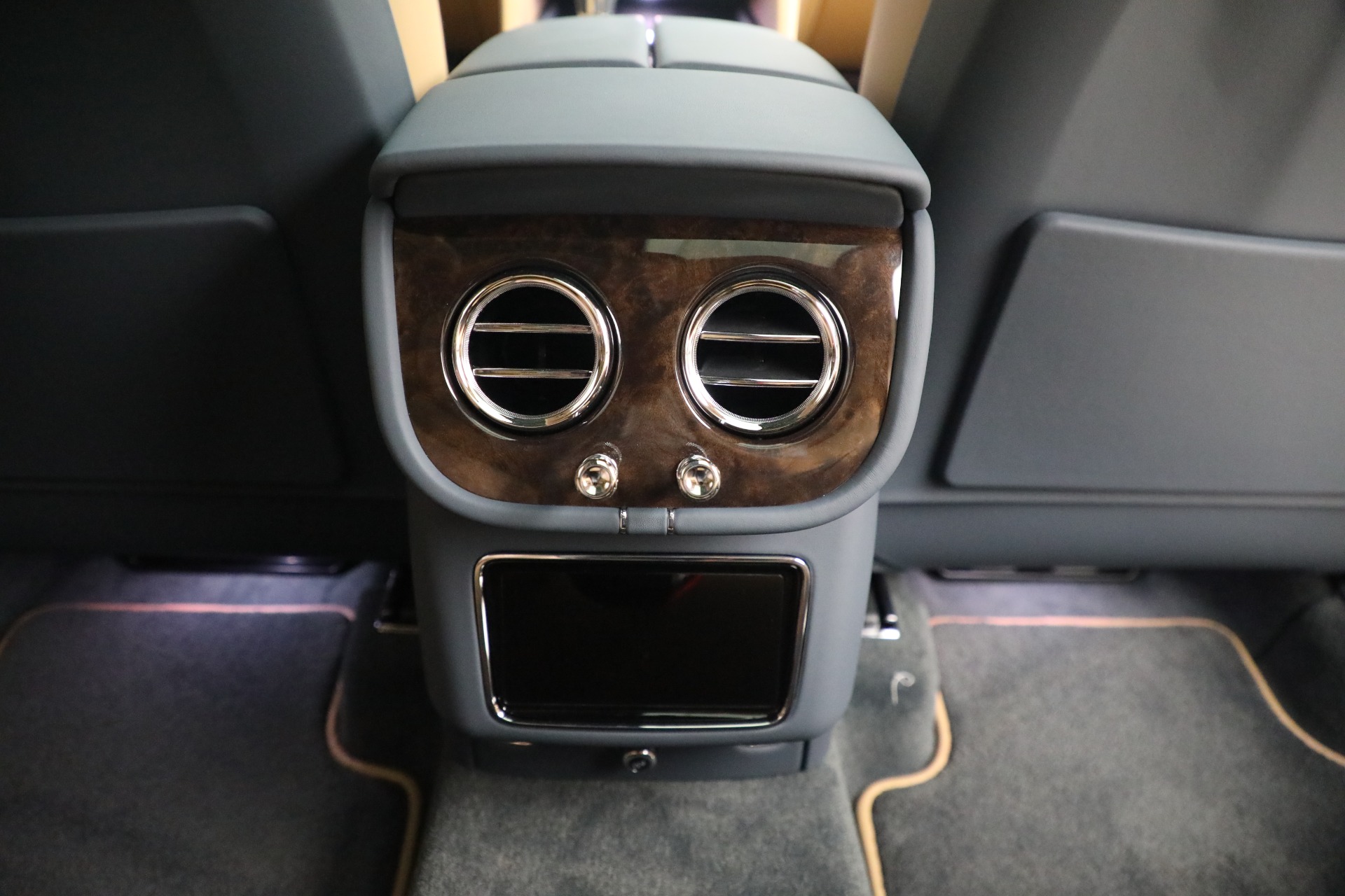 New 2023 Bentley Bentayga Hybrid | St. Petersburg, FL