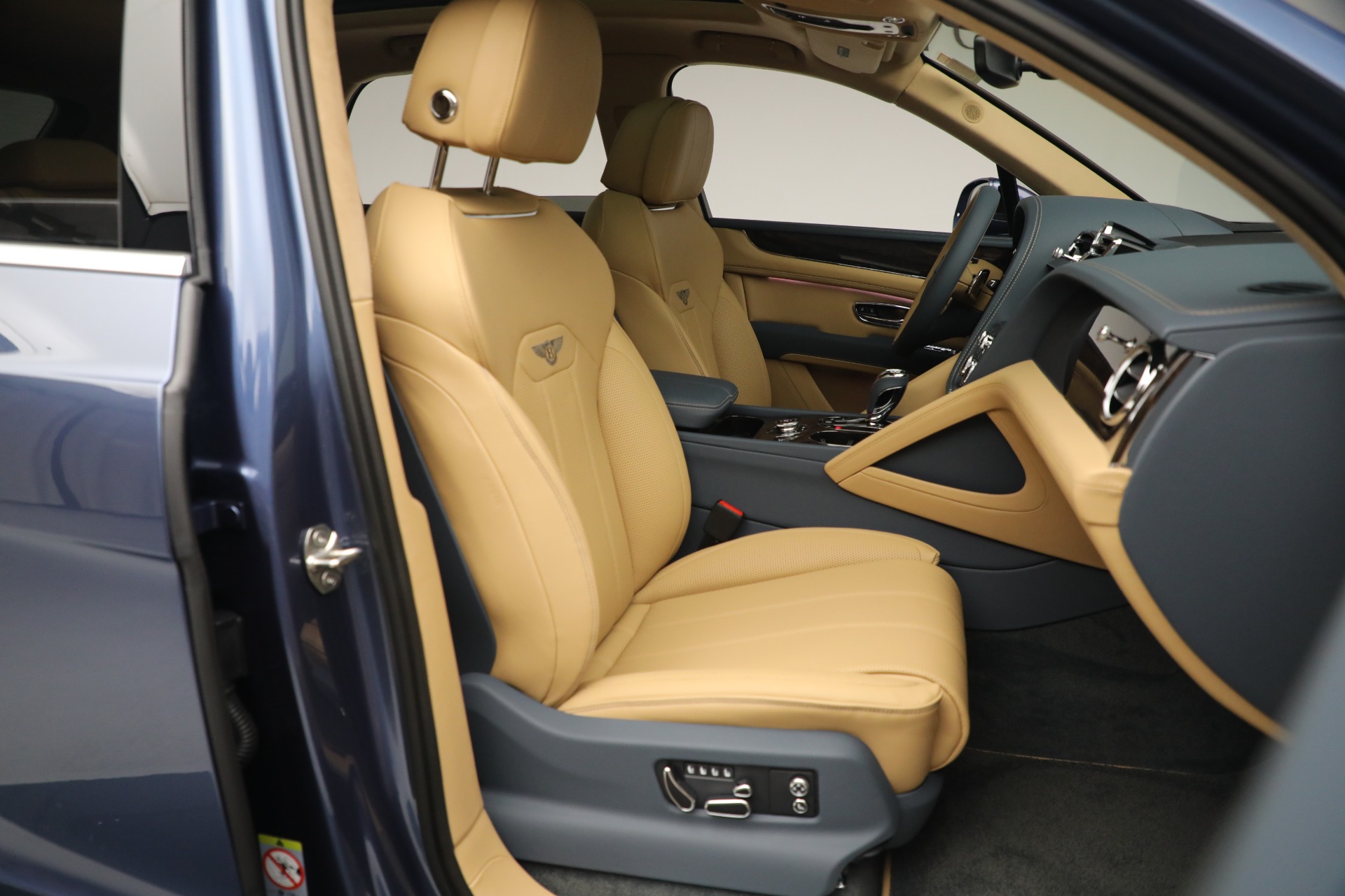 New 2023 Bentley Bentayga Hybrid | St. Petersburg, FL