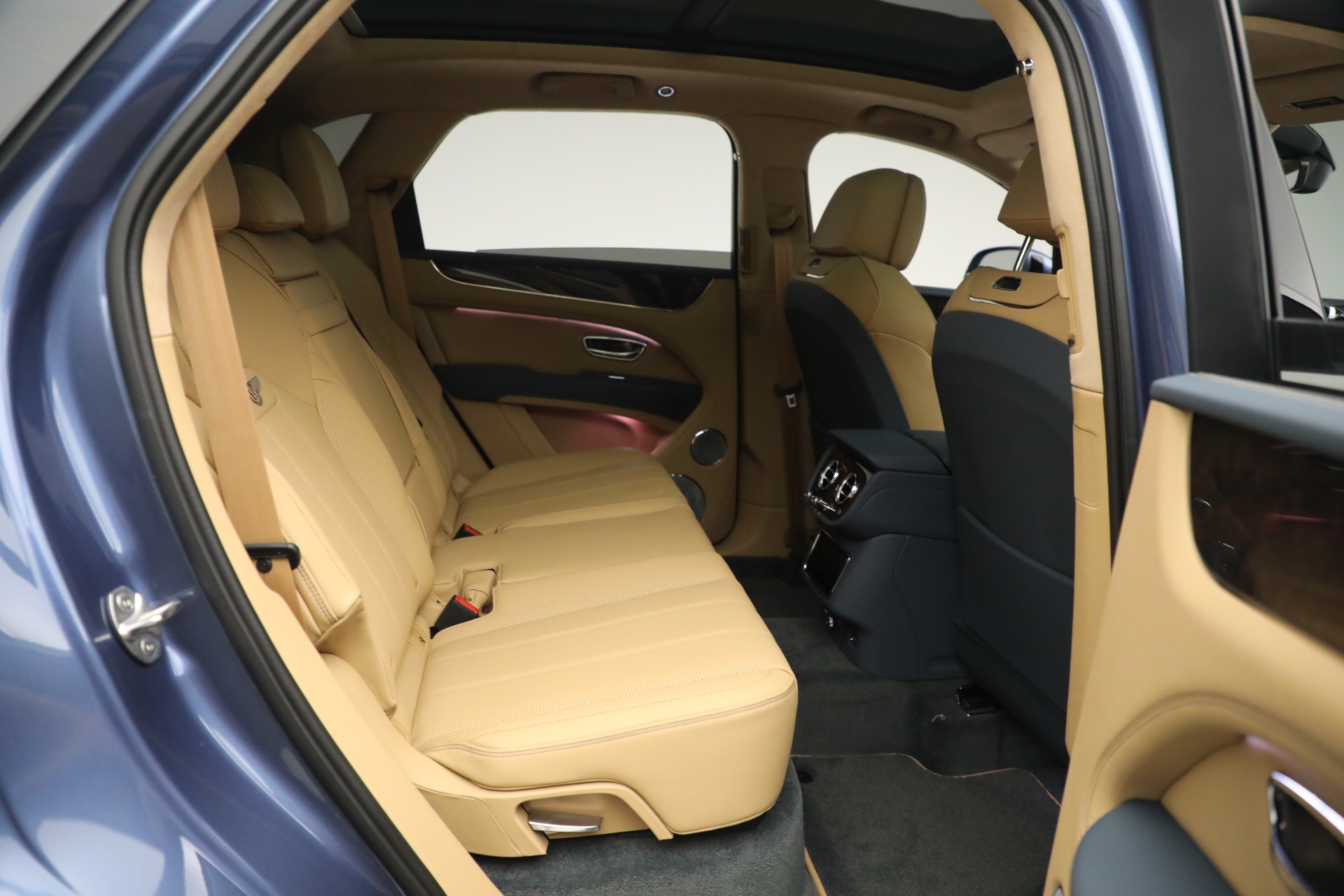 New 2023 Bentley Bentayga Hybrid | St. Petersburg, FL