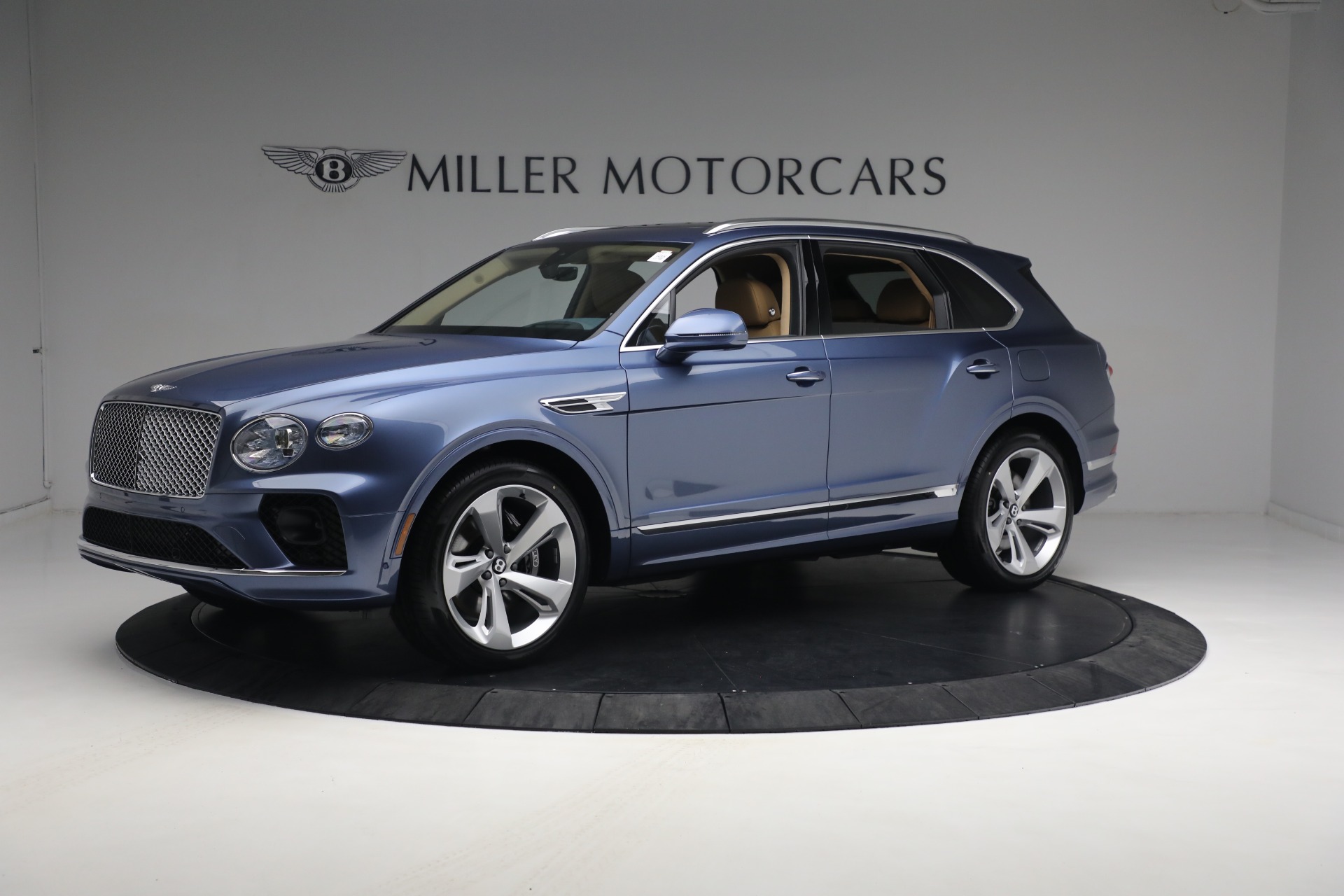 New 2023 Bentley Bentayga Hybrid | St. Petersburg, FL